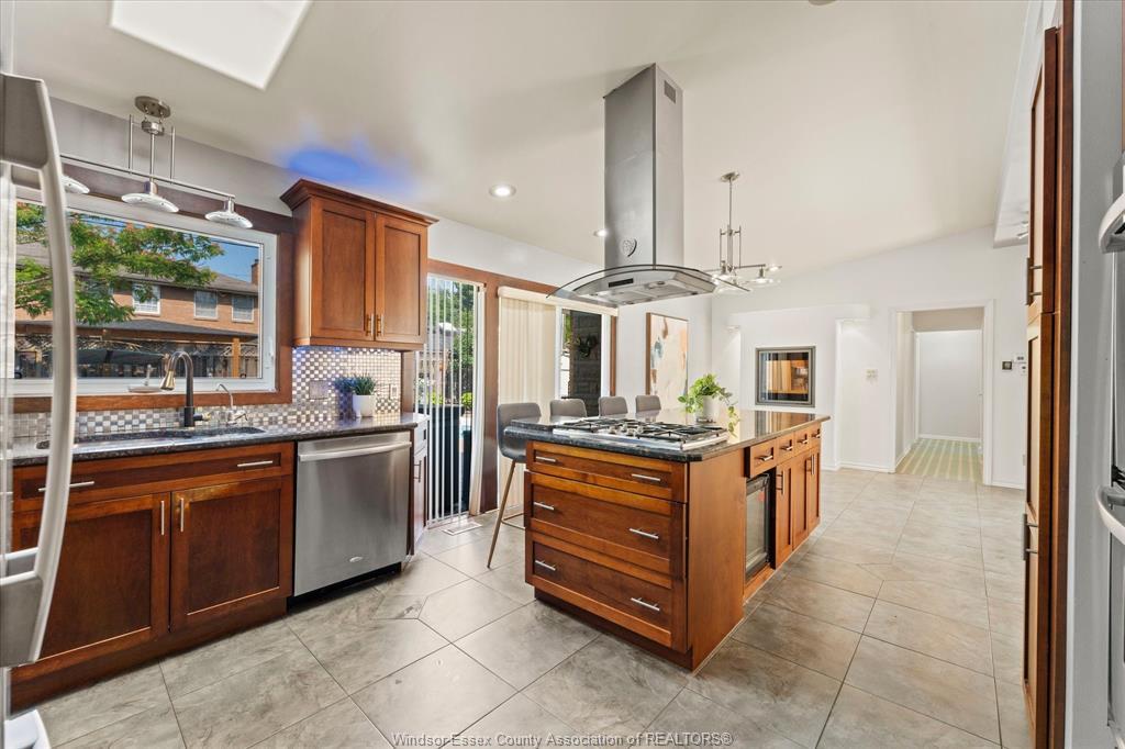 3740 Ouellette, Windsor, ON