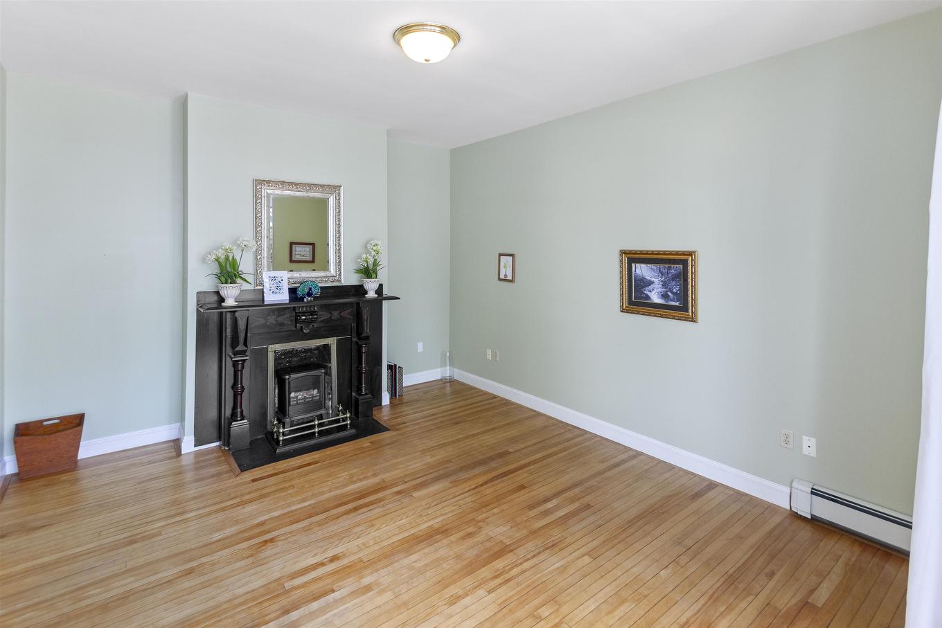 1 202-204 Euston Street, Charlottetown, PE
