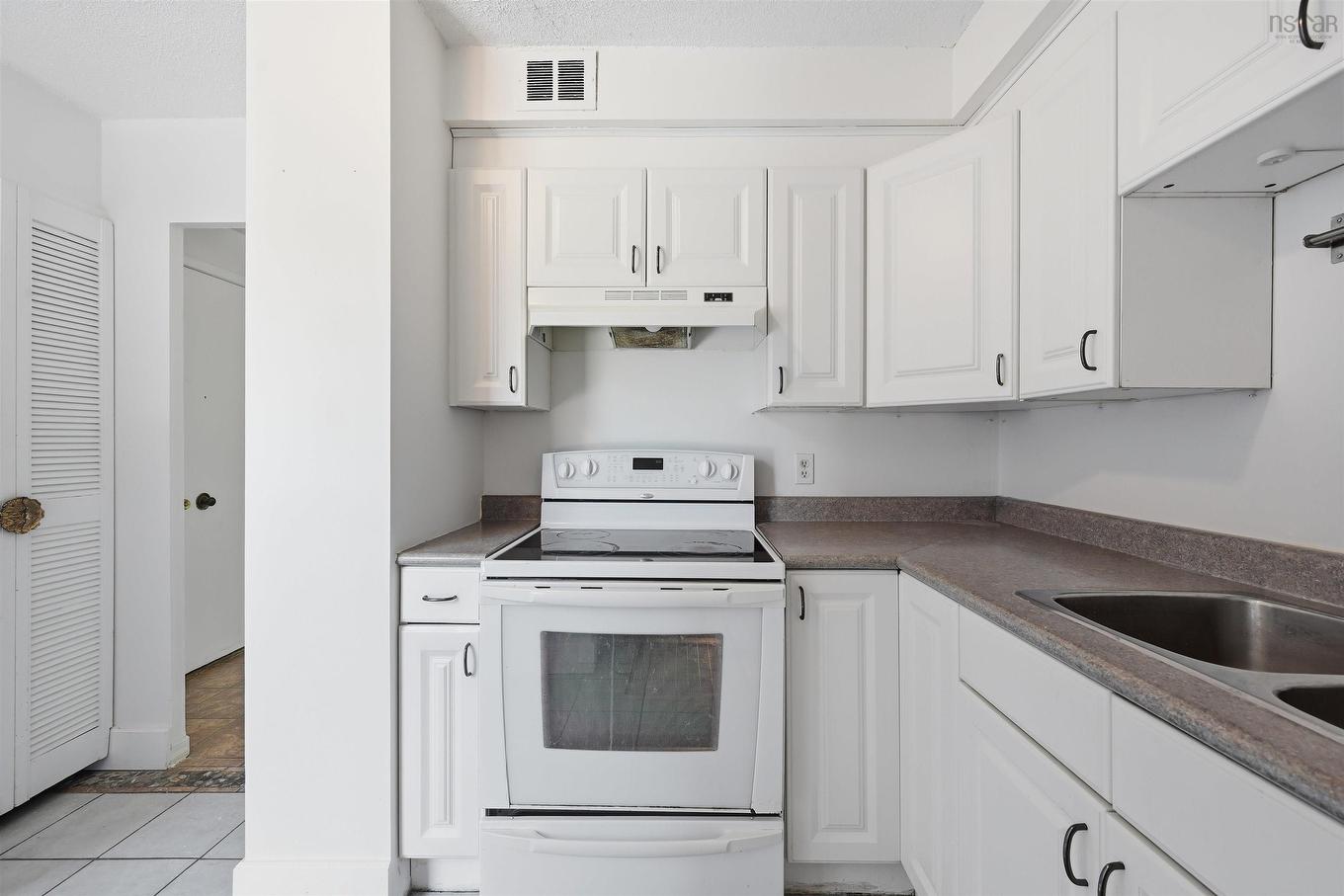 210 5959 Spring Garden Road, Halifax, NS