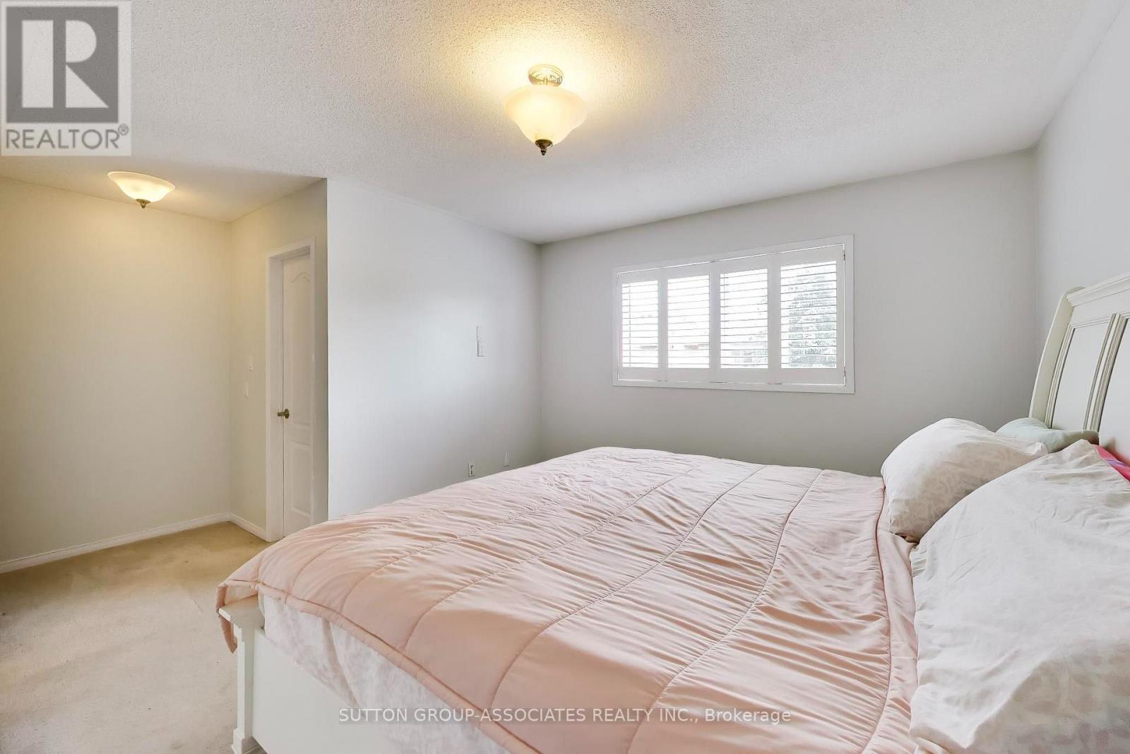 6321 Amber Glen Drive, Mississauga, ON