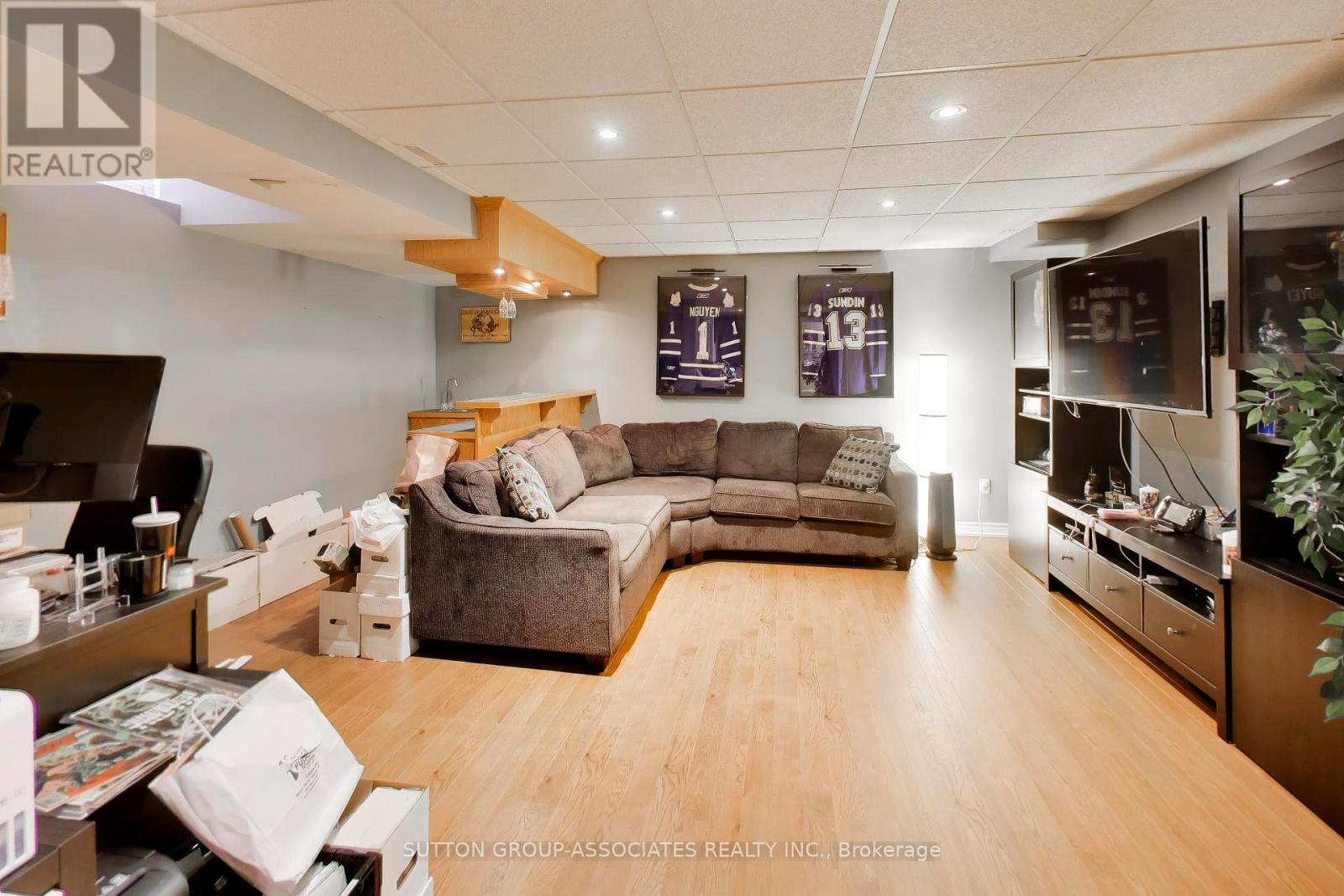 6321 Amber Glen Drive, Mississauga, ON