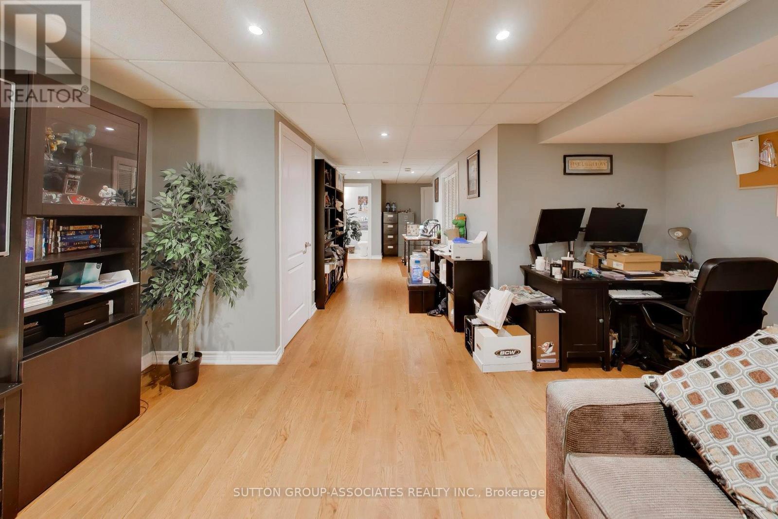 6321 Amber Glen Drive, Mississauga, ON