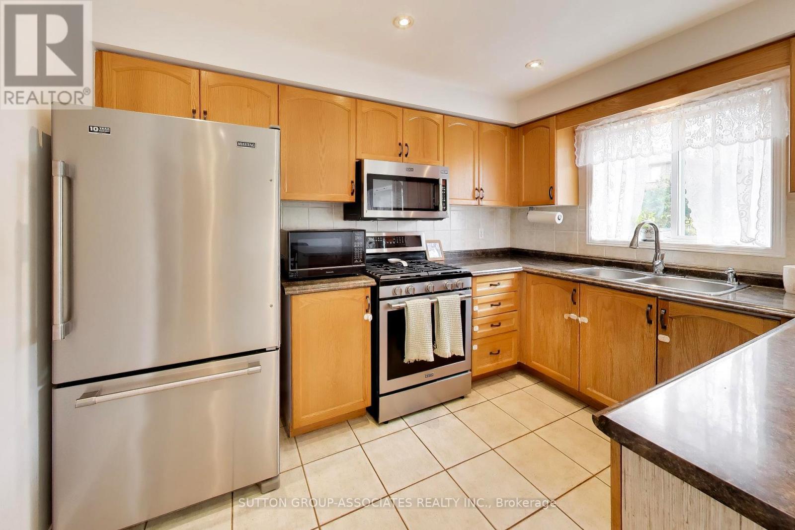 6321 Amber Glen Drive, Mississauga, ON