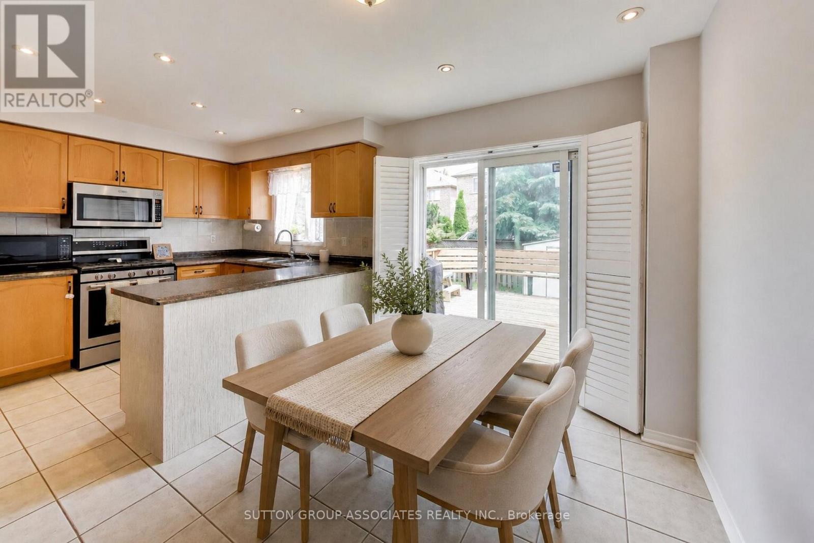 6321 Amber Glen Drive, Mississauga, ON