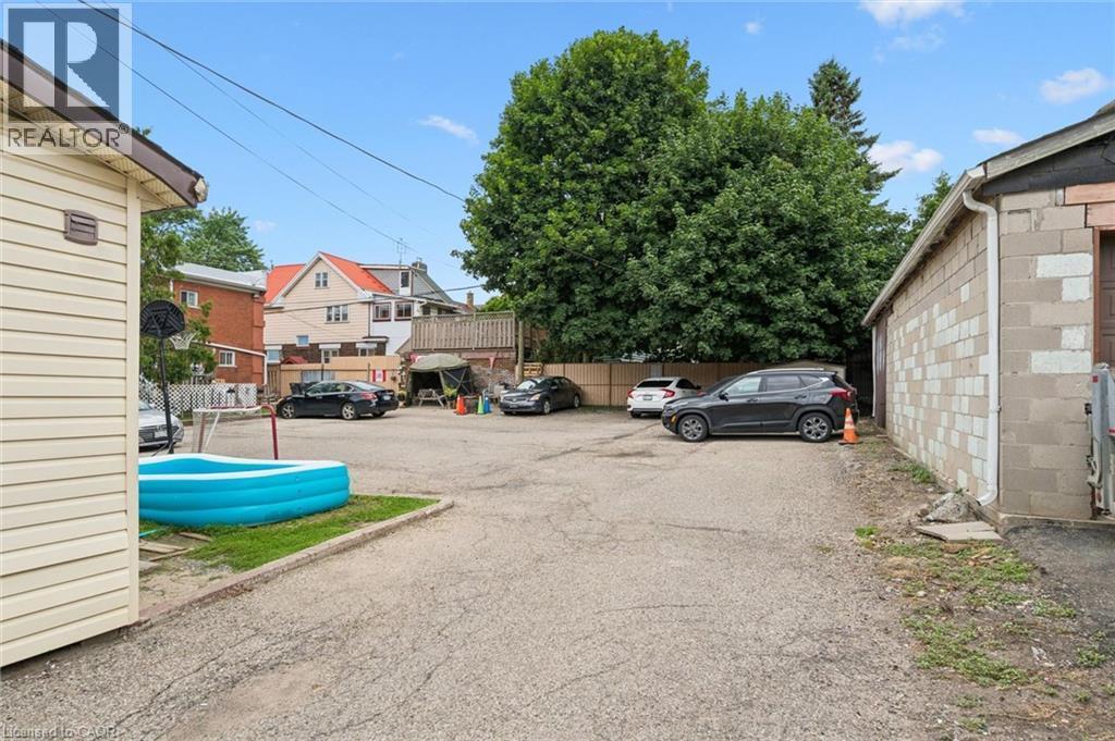 126 Wellington Street N, Kitchener, ON - Outdoor