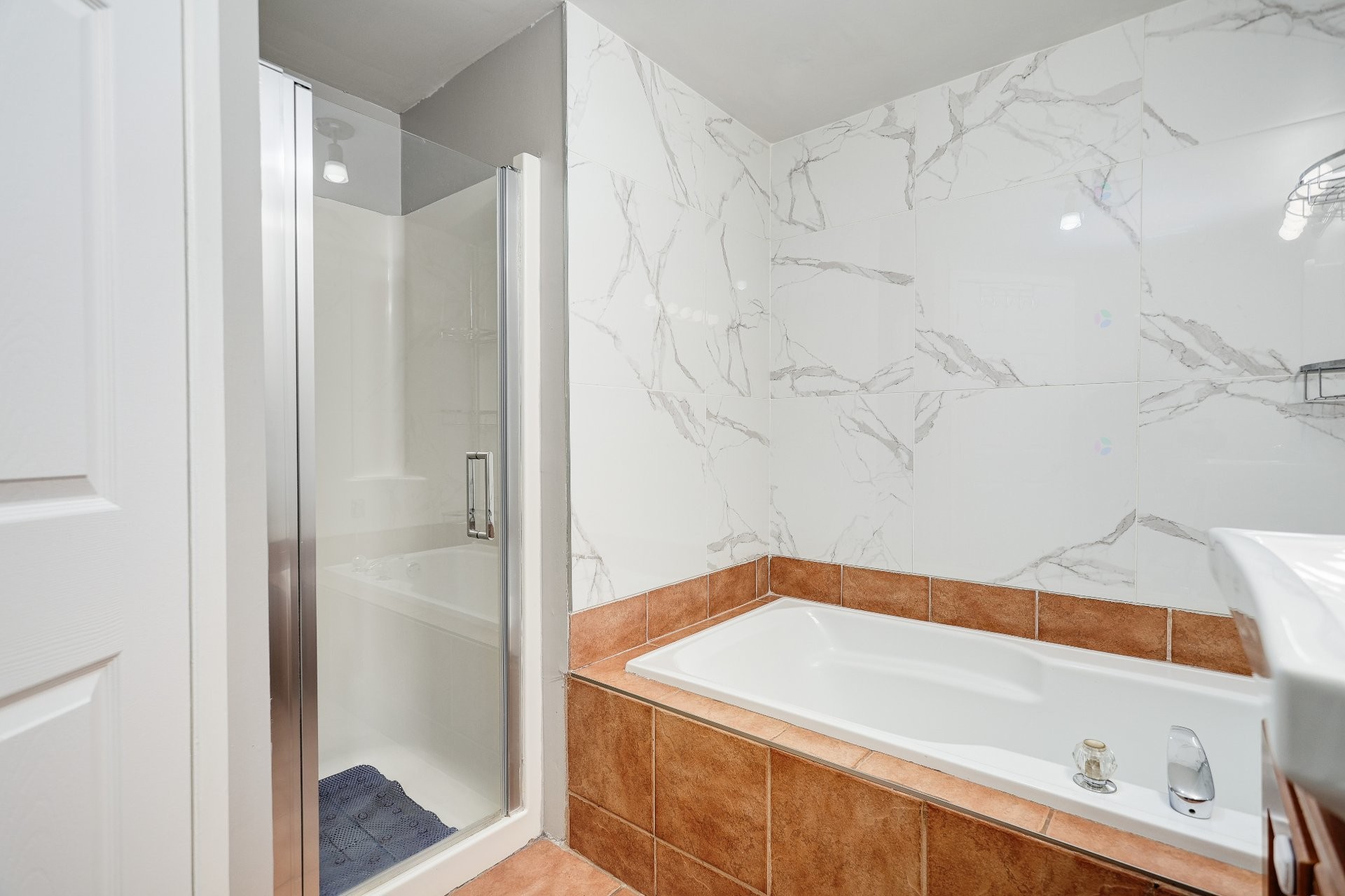 Salle de bains - 15996 Rue Victoria, Montréal (Rivière-Des-Prairies/Pointe-Aux-Trembles), QC