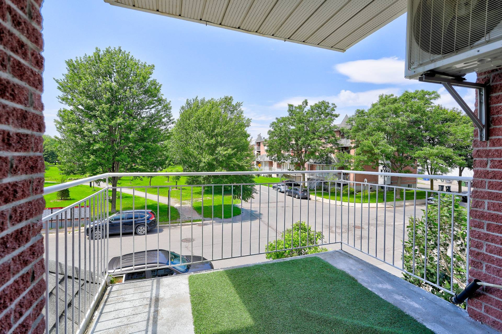 Terrasse - 15996 Rue Victoria, Montréal (Rivière-Des-Prairies/Pointe-Aux-Trembles), QC