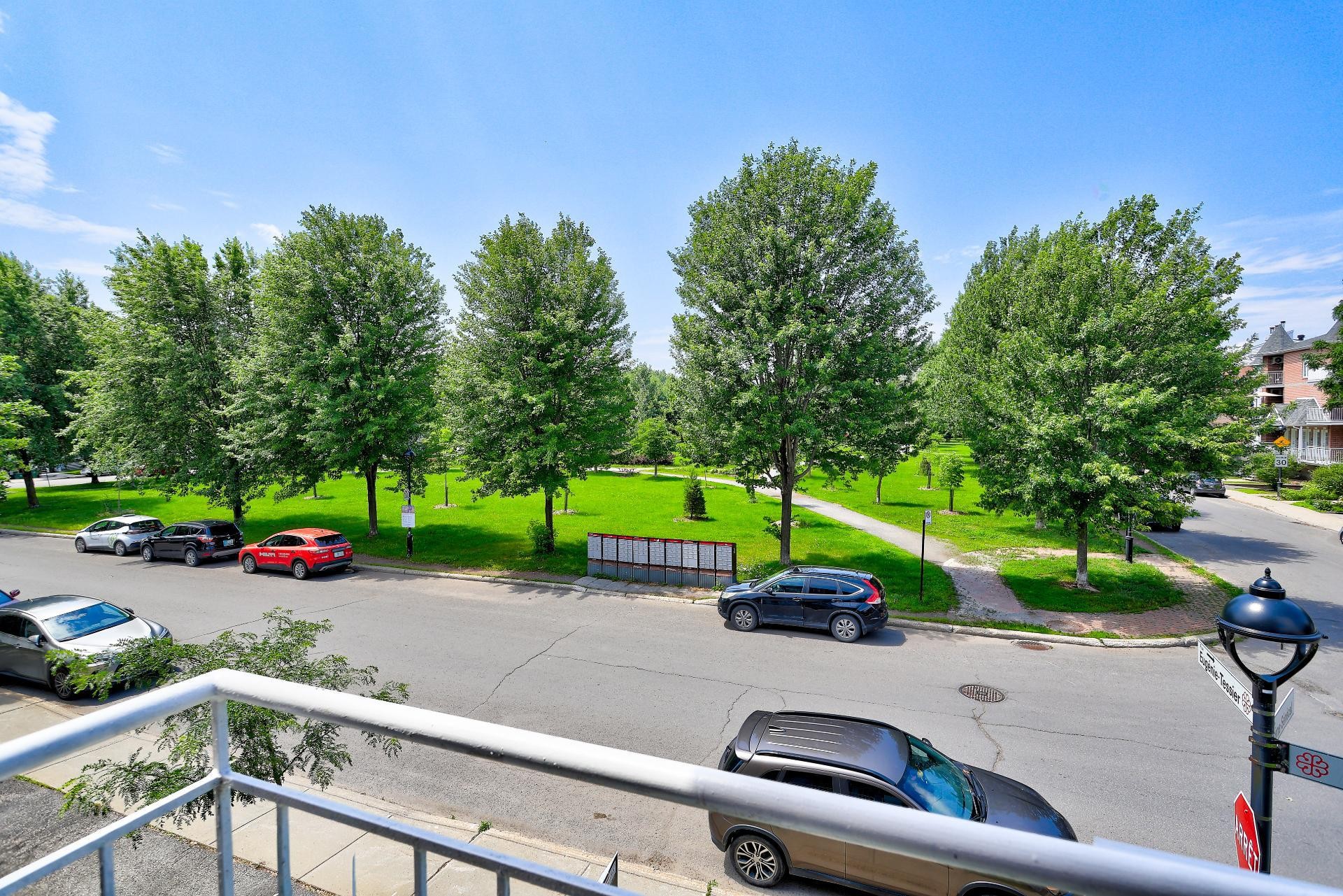 Terrasse - 15996 Rue Victoria, Montréal (Rivière-Des-Prairies/Pointe-Aux-Trembles), QC