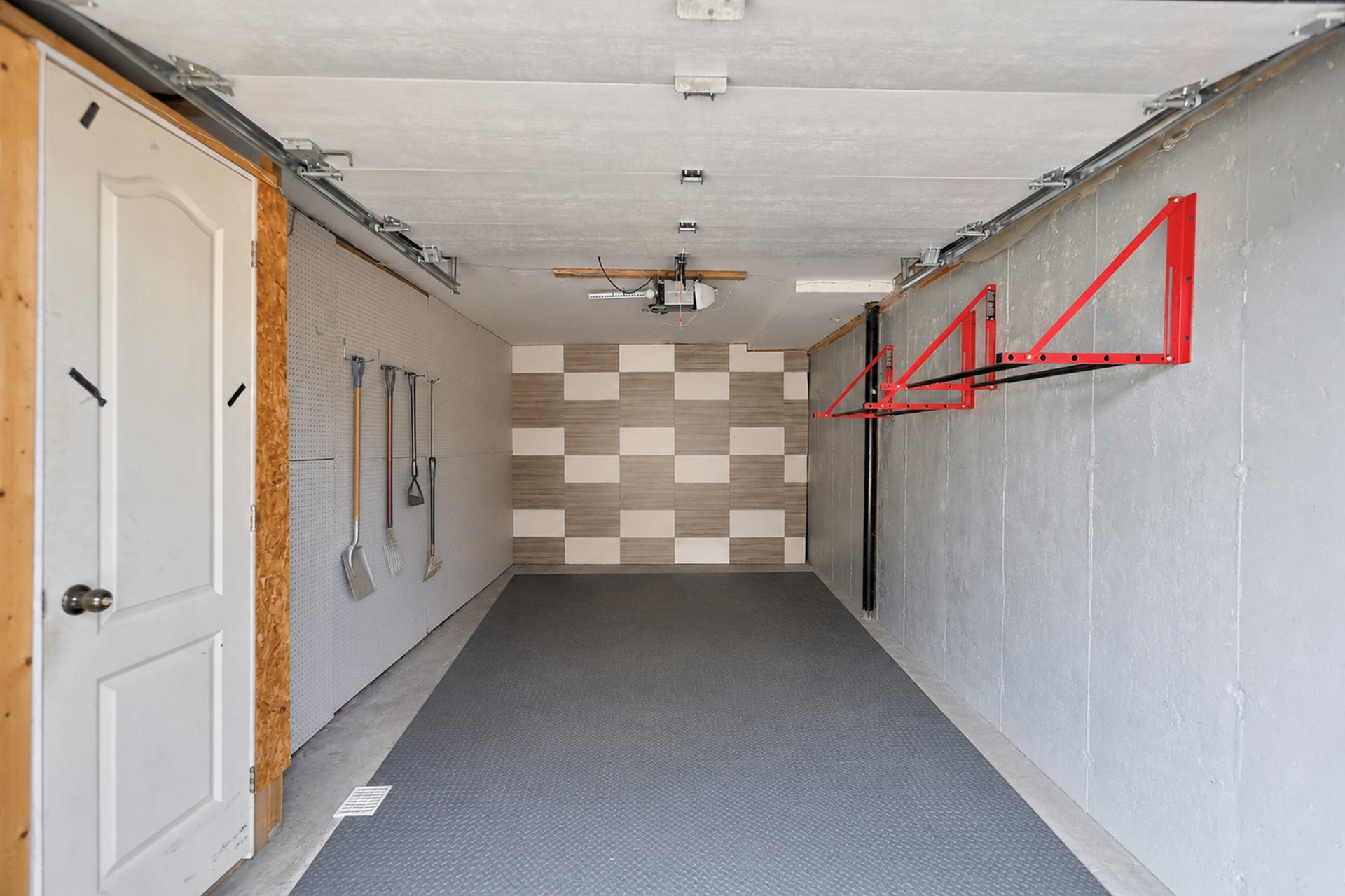 Garage - 15996 Rue Victoria, Montréal (Rivière-Des-Prairies/Pointe-Aux-Trembles), QC