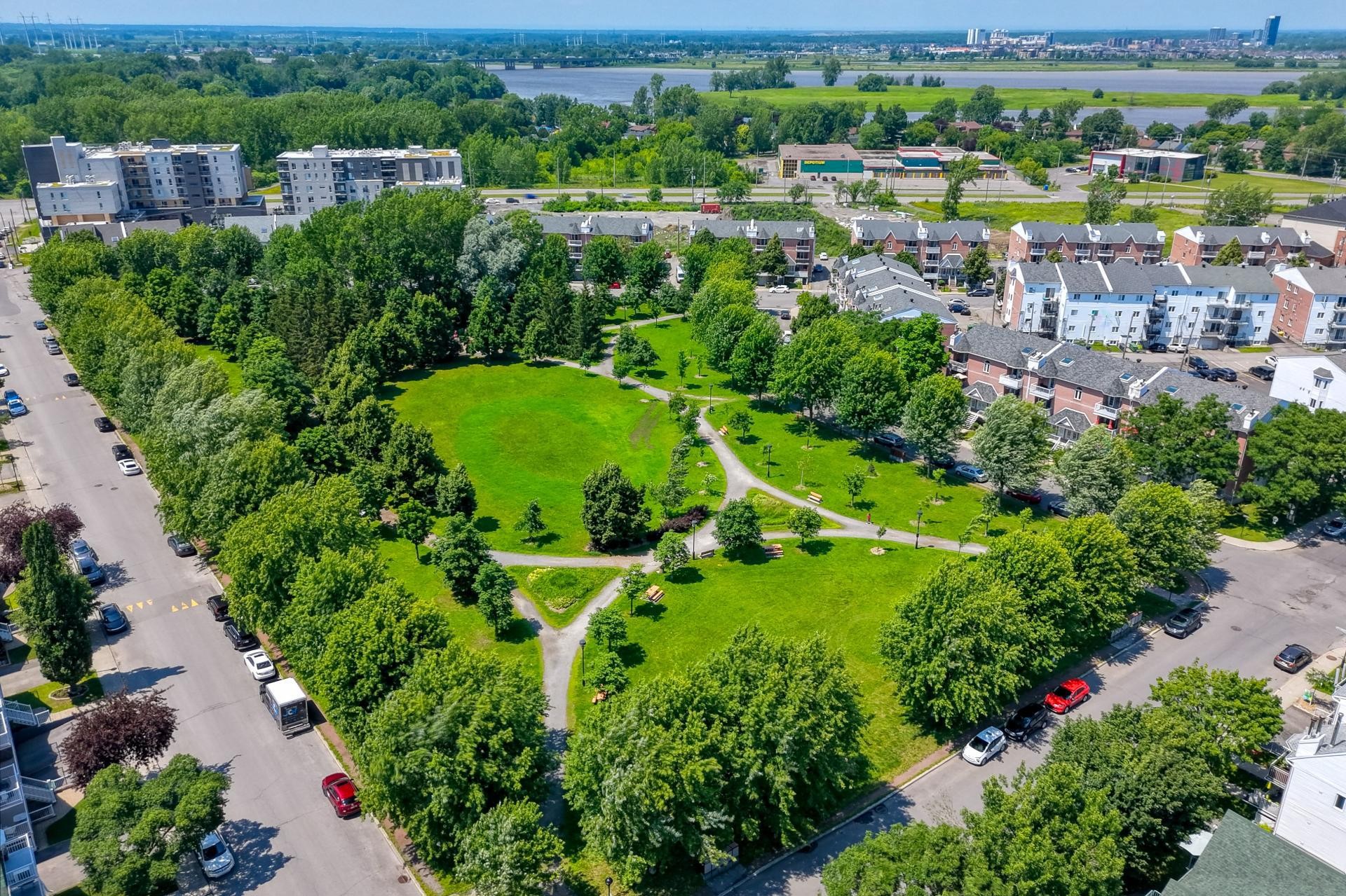 Autre - 15996 Rue Victoria, Montréal (Rivière-Des-Prairies/Pointe-Aux-Trembles), QC