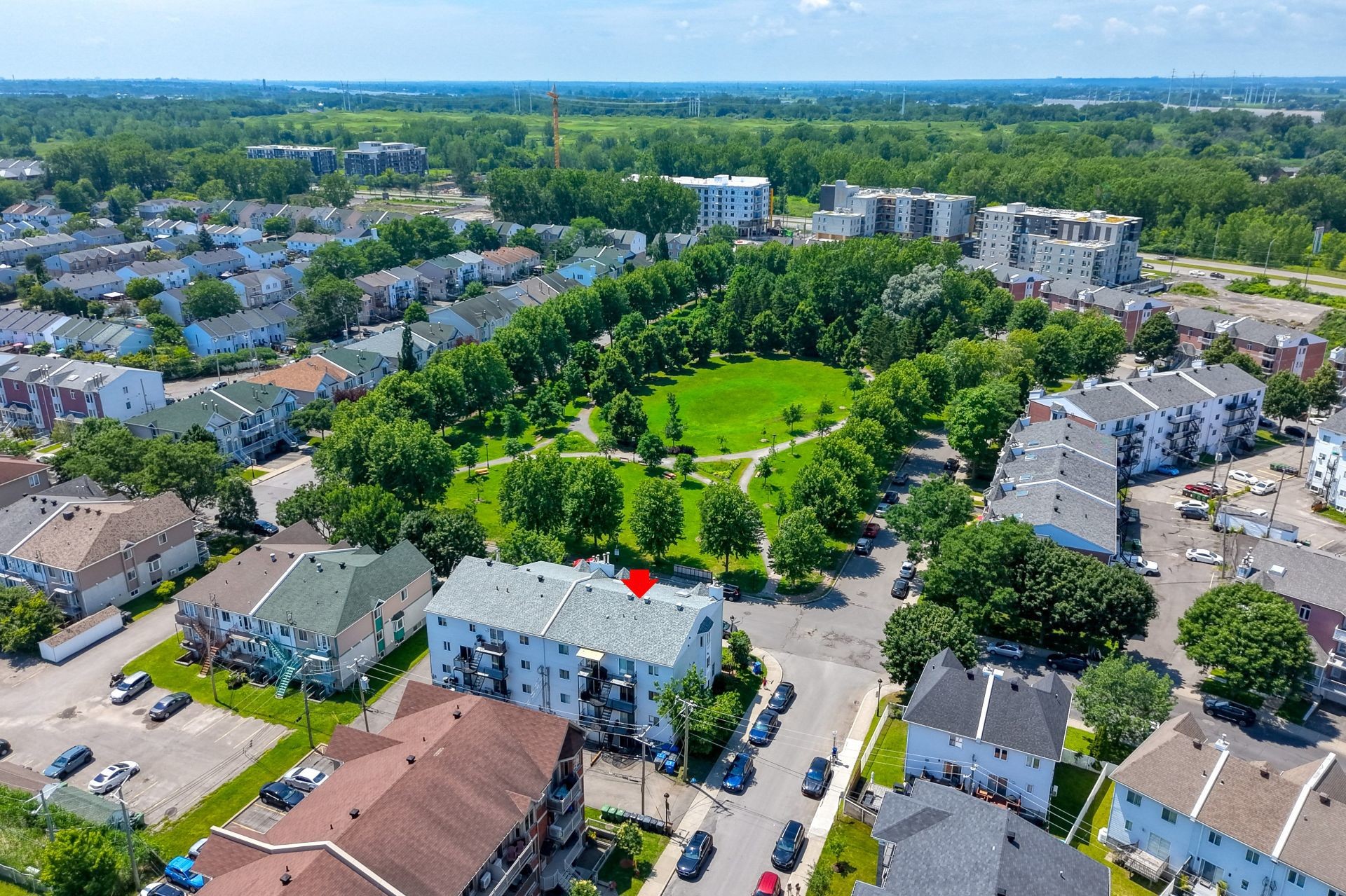 Photo aérienne - 15996 Rue Victoria, Montréal (Rivière-Des-Prairies/Pointe-Aux-Trembles), QC