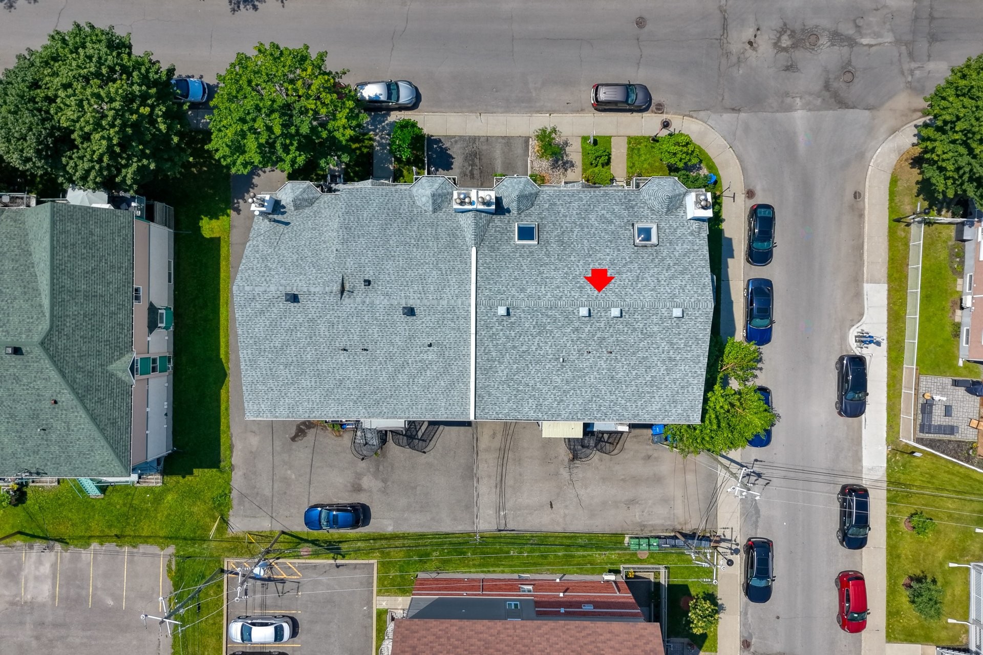 Photo aérienne - 15996 Rue Victoria, Montréal (Rivière-Des-Prairies/Pointe-Aux-Trembles), QC