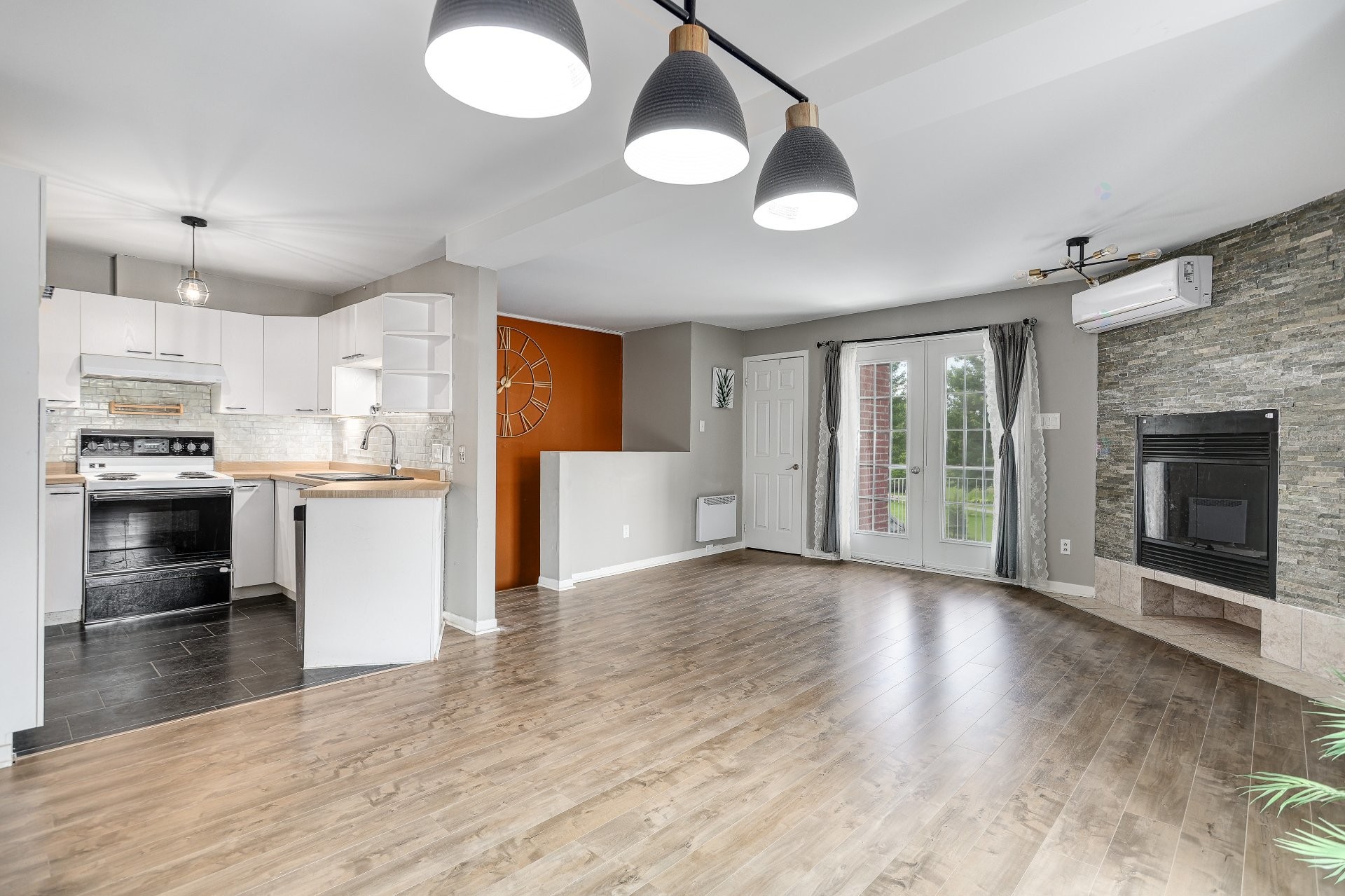 Salle à manger - 15996 Rue Victoria, Montréal (Rivière-Des-Prairies/Pointe-Aux-Trembles), QC