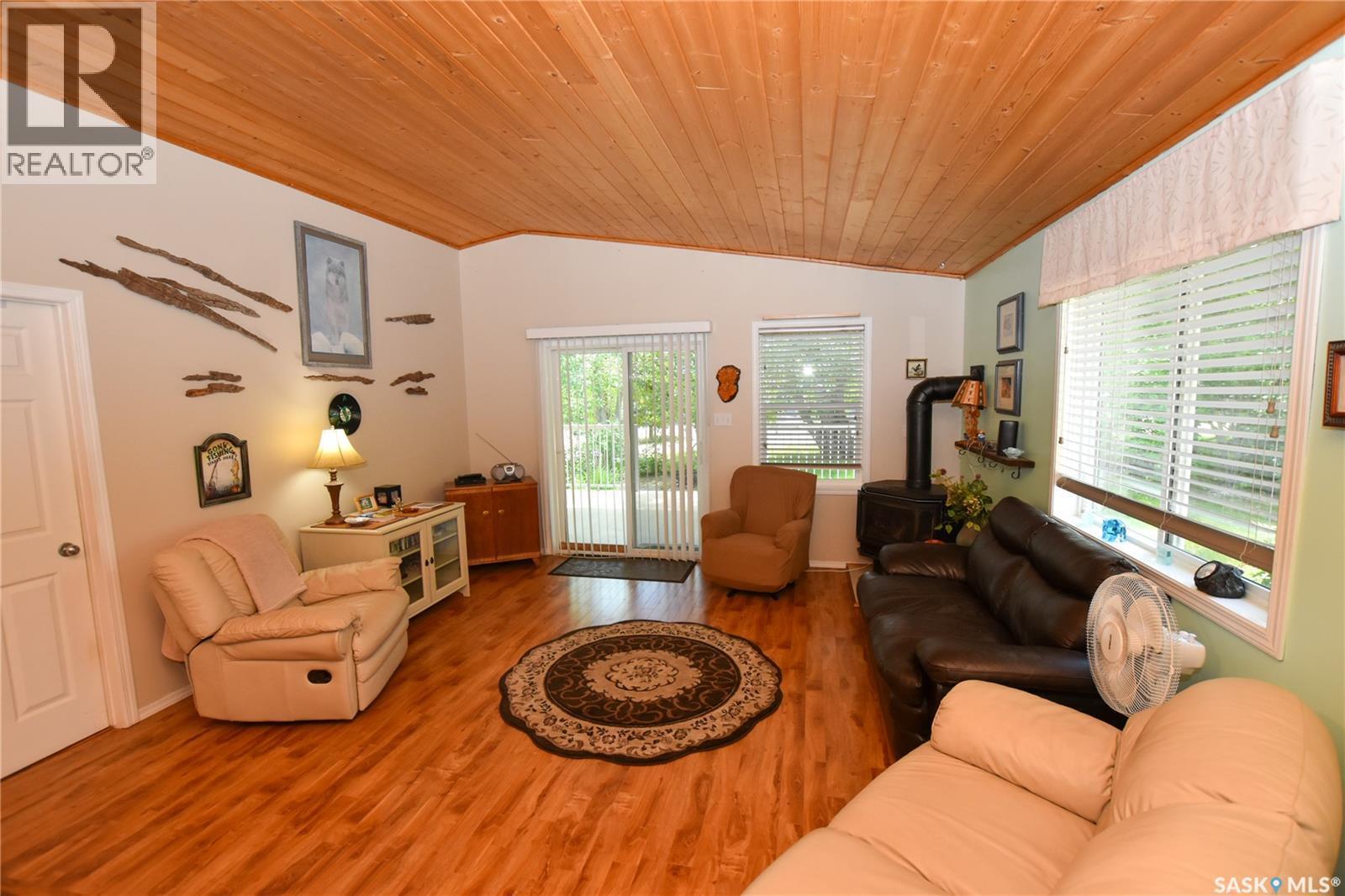 134 Sunridge Road, Pebble Baye, SK - Indoor Photo Showing Living Room