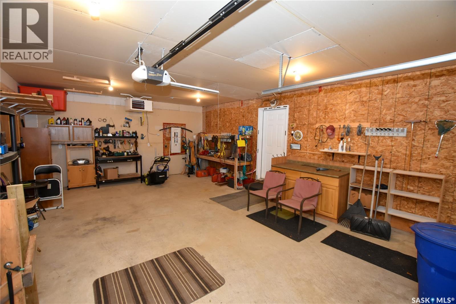 134 Sunridge Road, Pebble Baye, SK - Indoor Photo Showing Garage