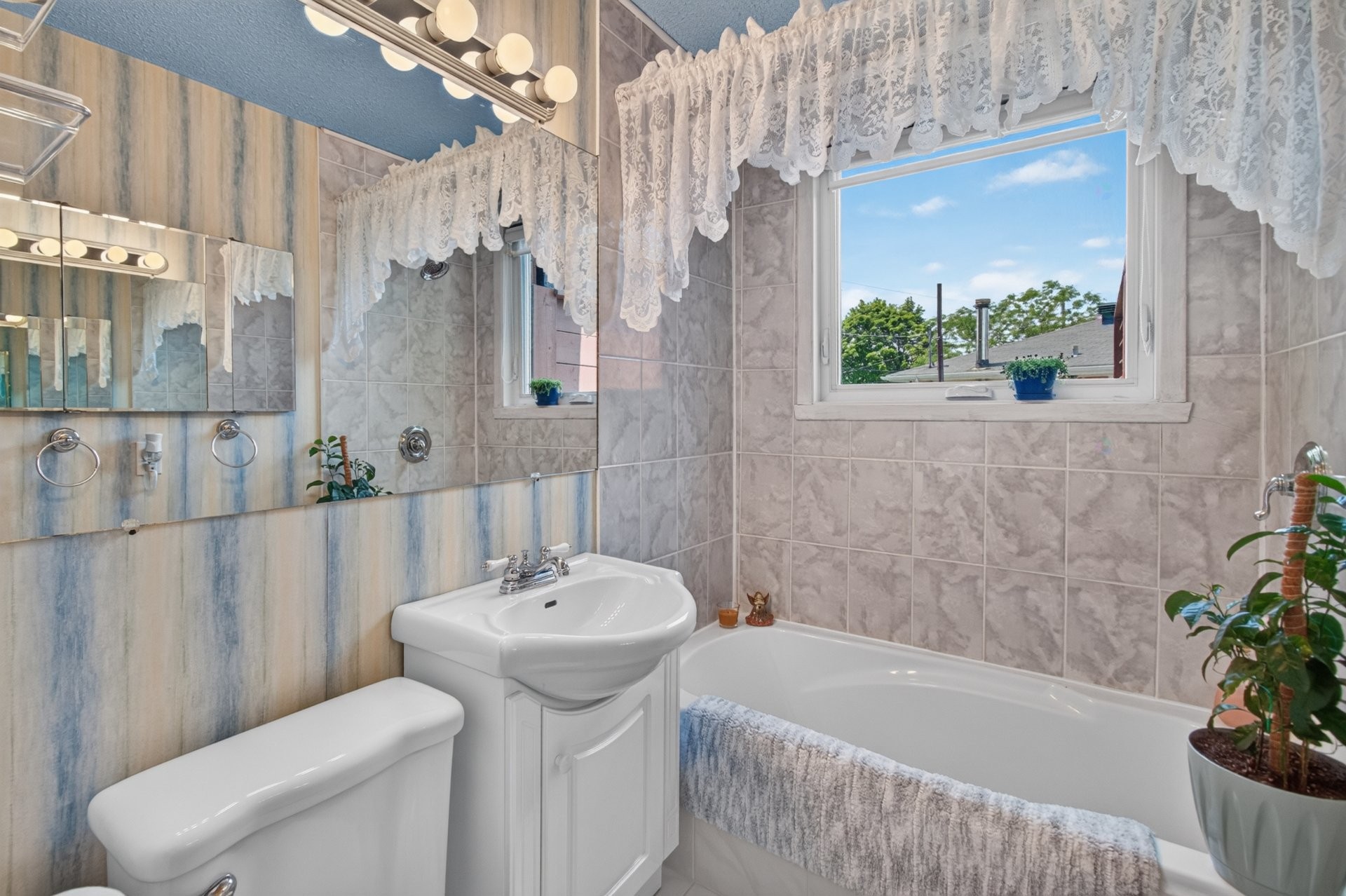 Salle de bains - 14465 Rue Victoria, Montréal (Rivière-Des-Prairies/Pointe-Aux-Trembles), QC