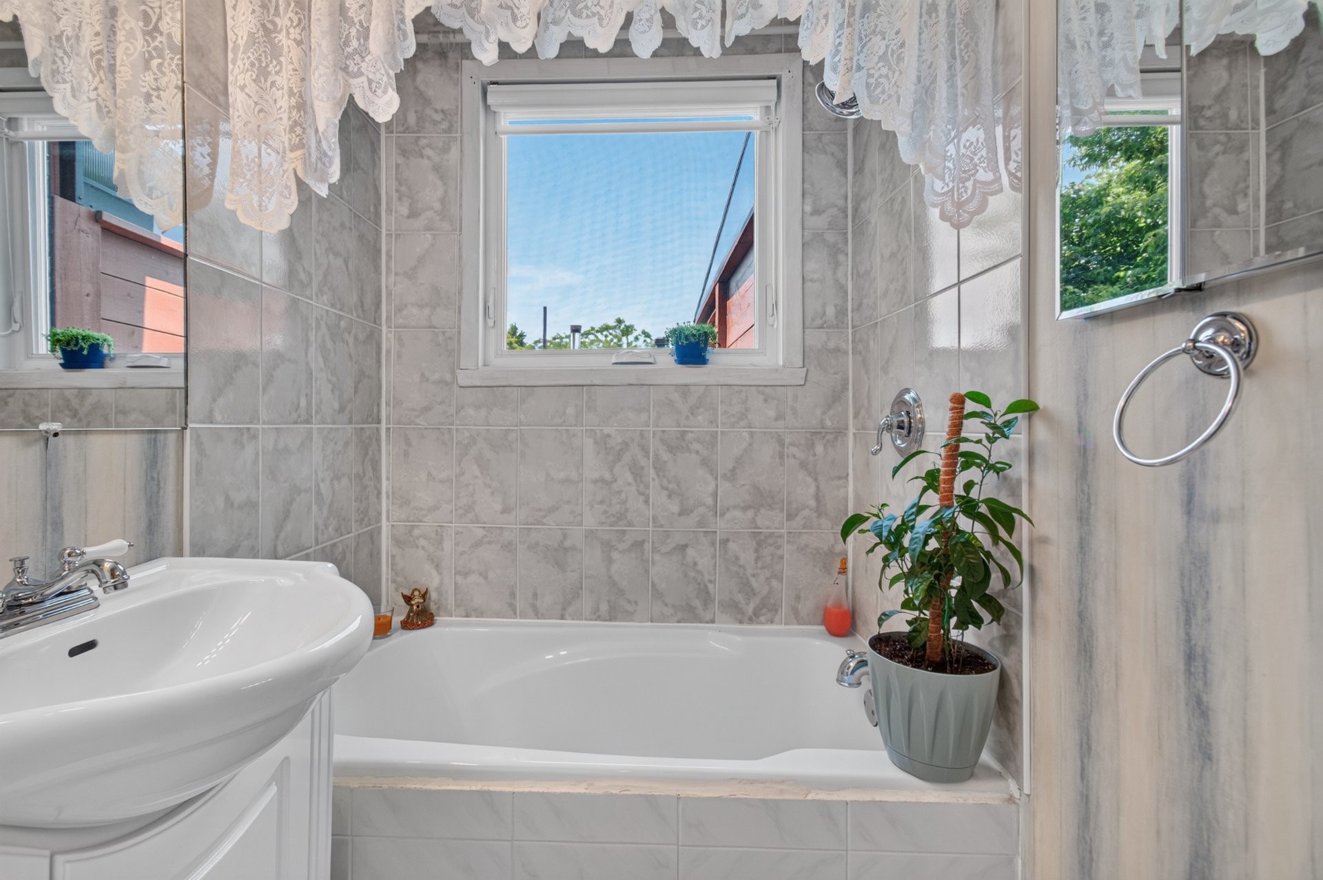 Salle de bains - 14465 Rue Victoria, Montréal (Rivière-Des-Prairies/Pointe-Aux-Trembles), QC