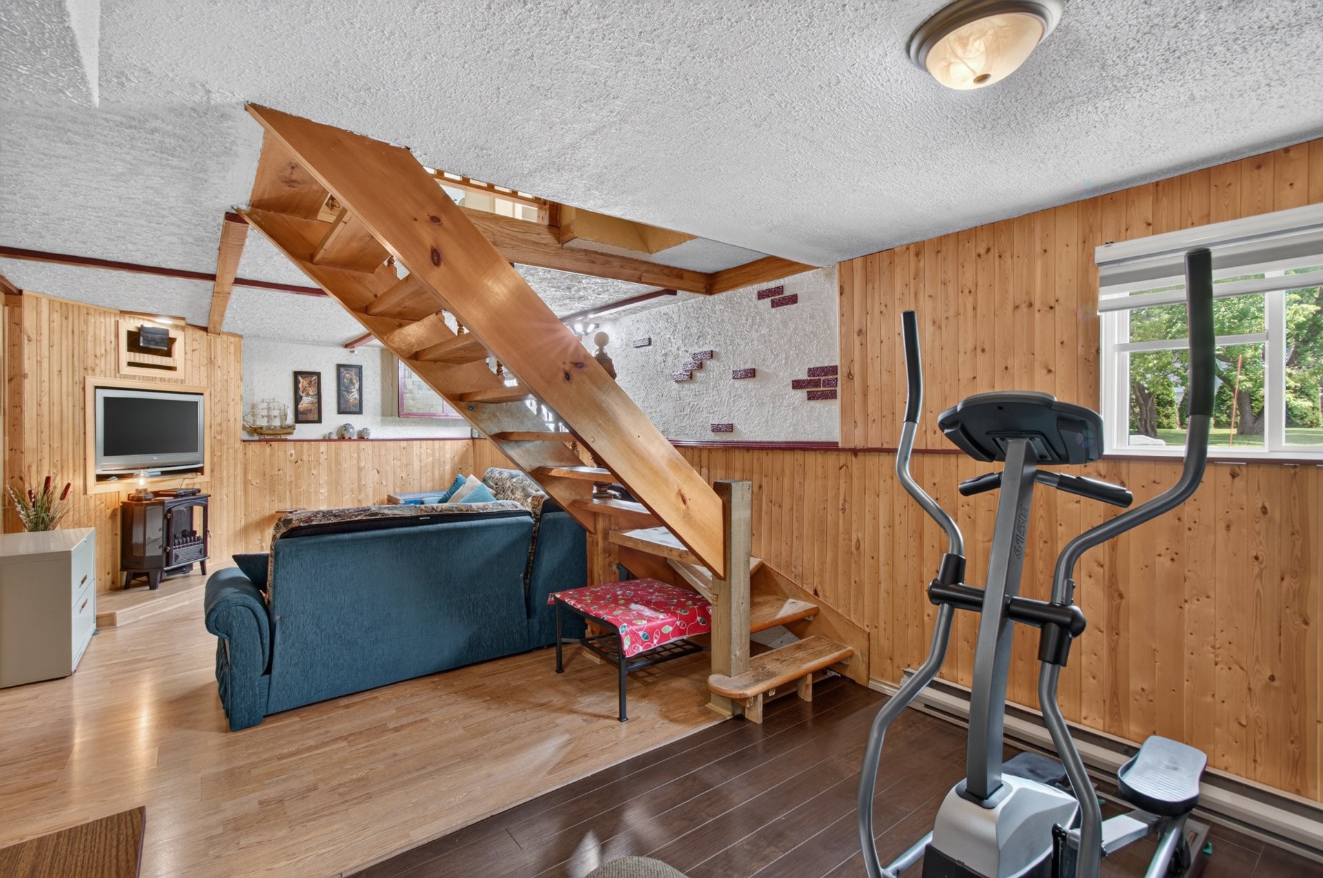 Salle familiale - 14465 Rue Victoria, Montréal (Rivière-Des-Prairies/Pointe-Aux-Trembles), QC
