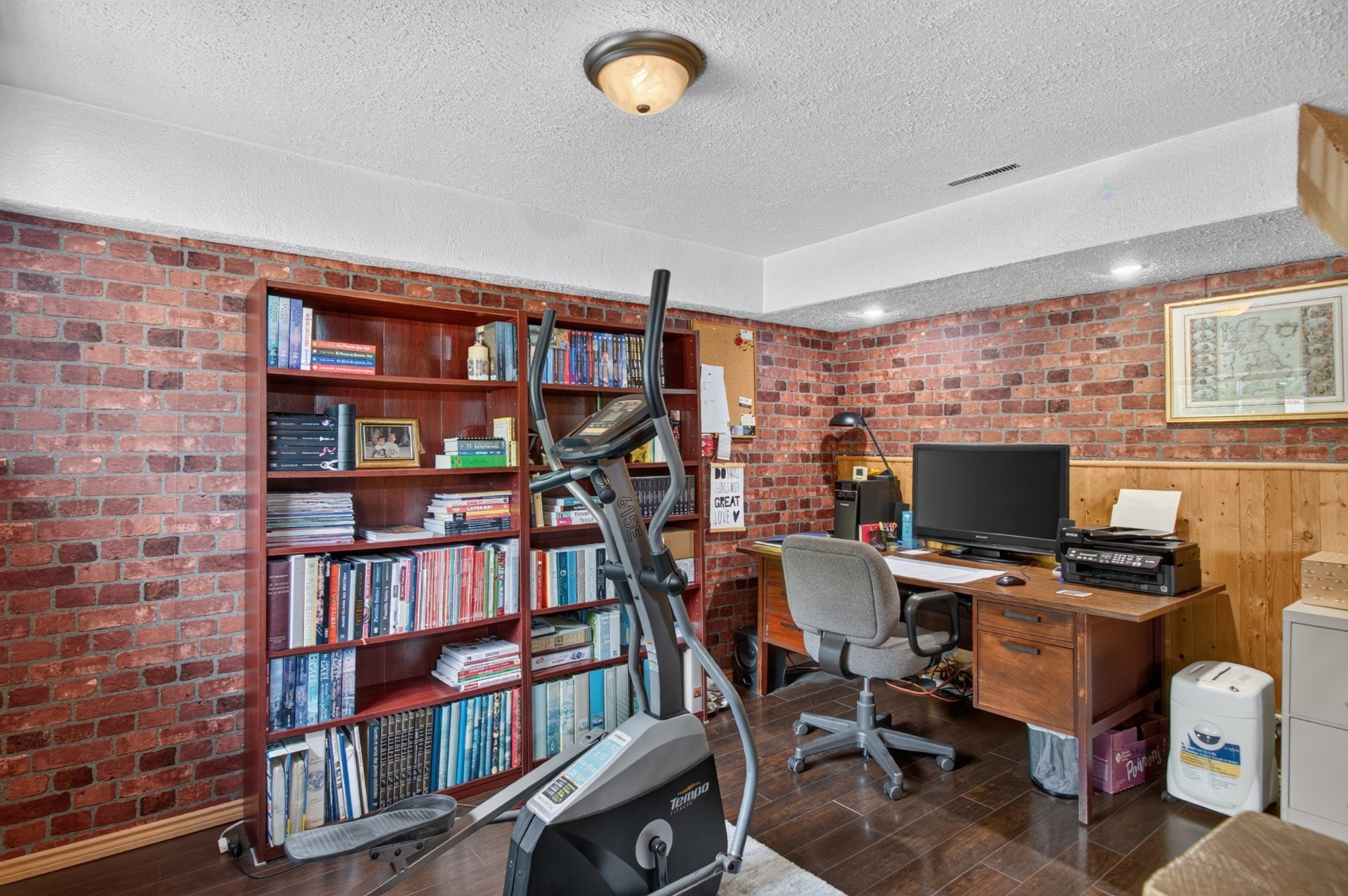 Salle familiale - 14465 Rue Victoria, Montréal (Rivière-Des-Prairies/Pointe-Aux-Trembles), QC