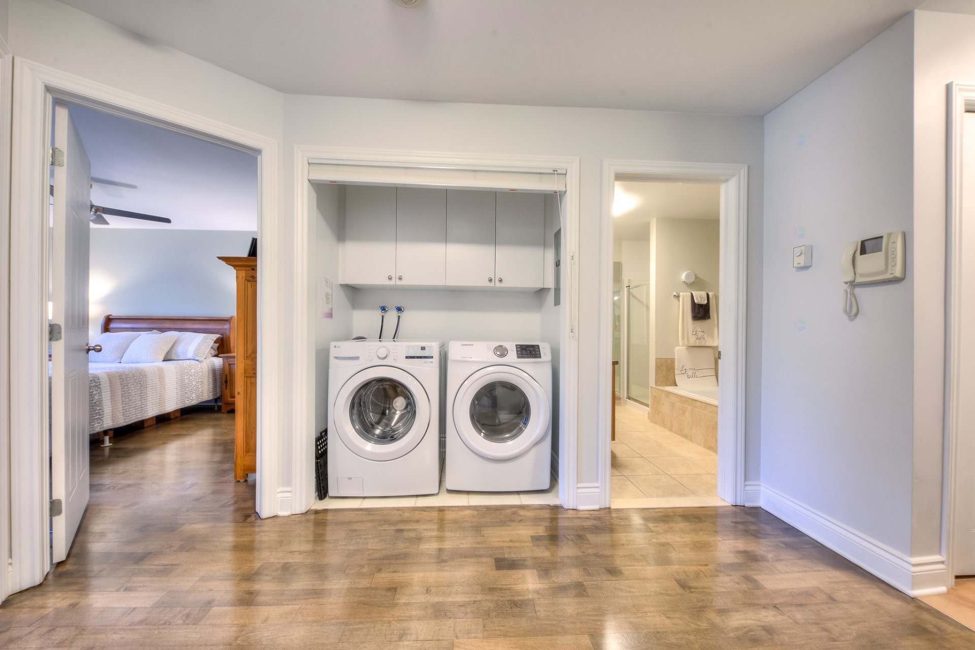 Laundry - 102-1628 Boul. Henri-Bourassa E., Montréal (Ahuntsic-Cartierville), QC