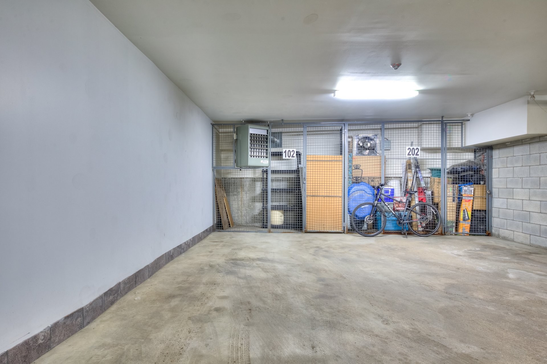 Garage - 102-1628 Boul. Henri-Bourassa E., Montréal (Ahuntsic-Cartierville), QC