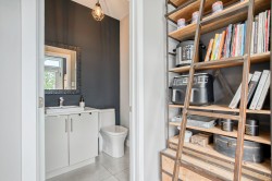 Powder room -