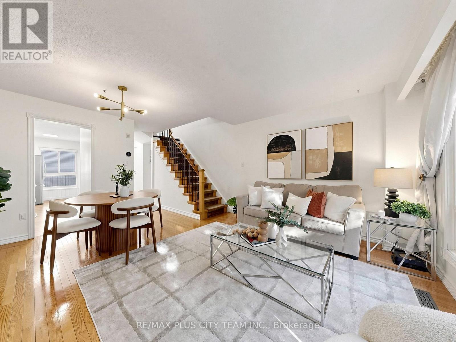 60 Tangle Briar Way, Toronto, ON - Indoor Photo Showing Living Room