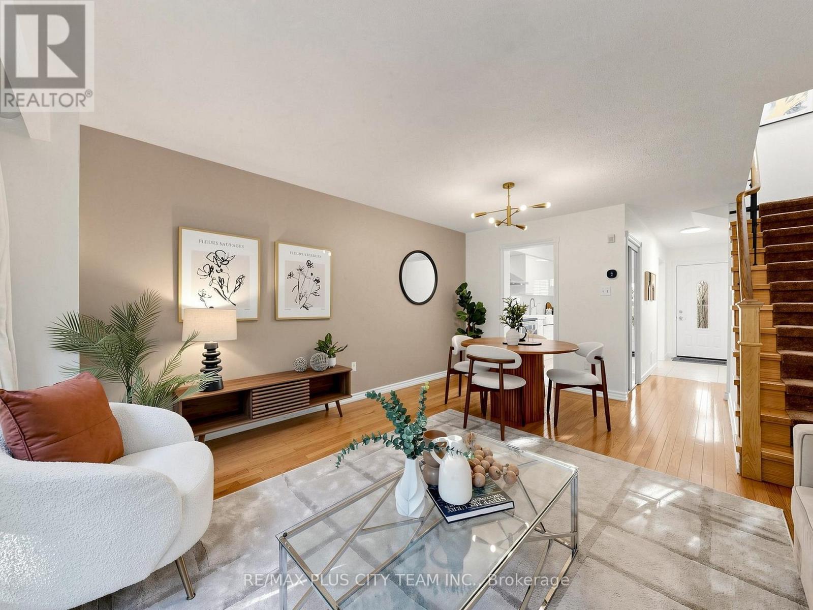 60 Tangle Briar Way, Toronto, ON - Indoor Photo Showing Living Room