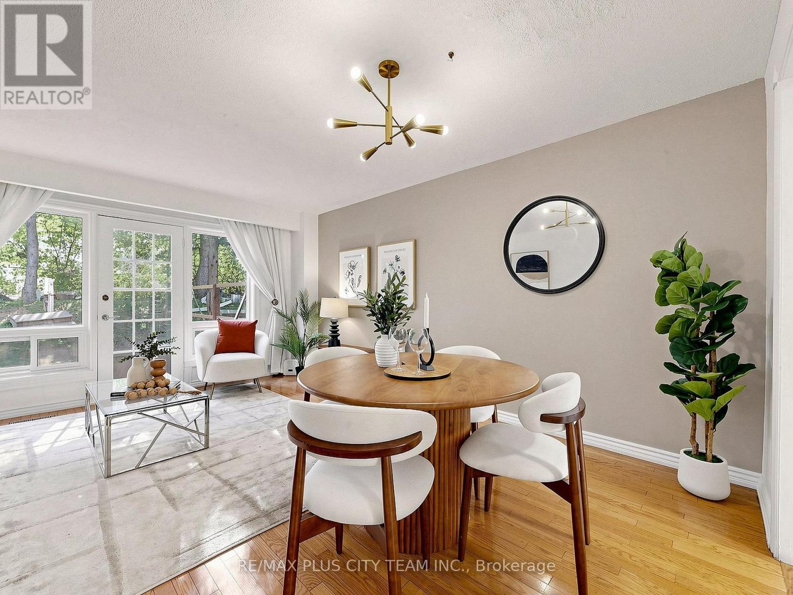 60 Tangle Briar Way, Toronto, ON - Indoor Photo Showing Dining Room