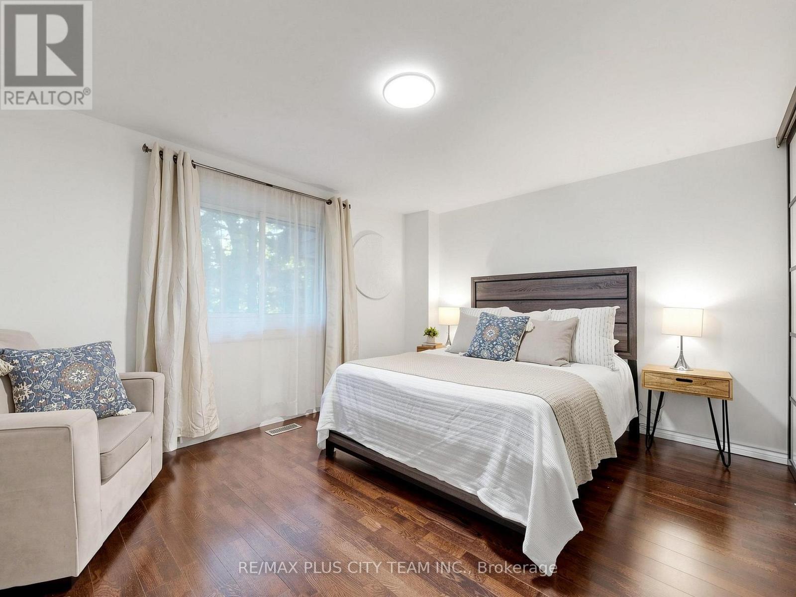 60 Tangle Briar Way, Toronto, ON - Indoor Photo Showing Bedroom