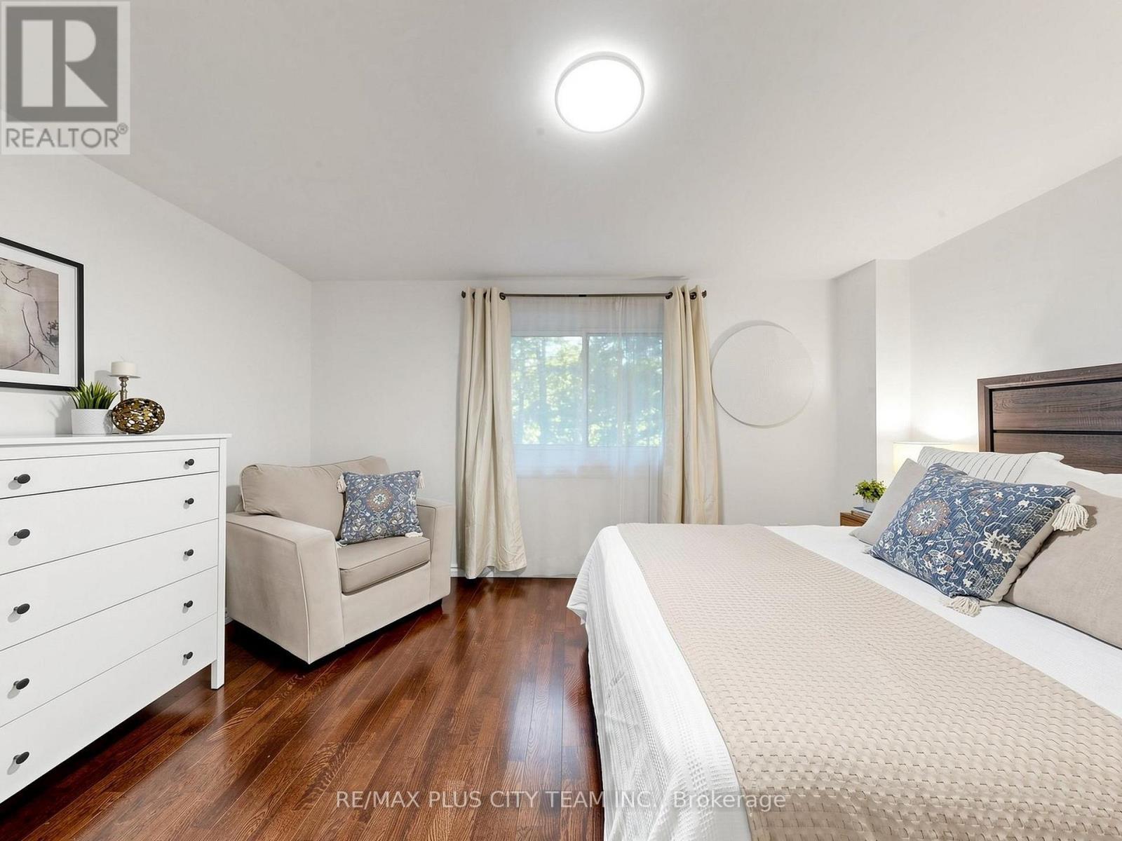 60 Tangle Briar Way, Toronto, ON - Indoor Photo Showing Bedroom