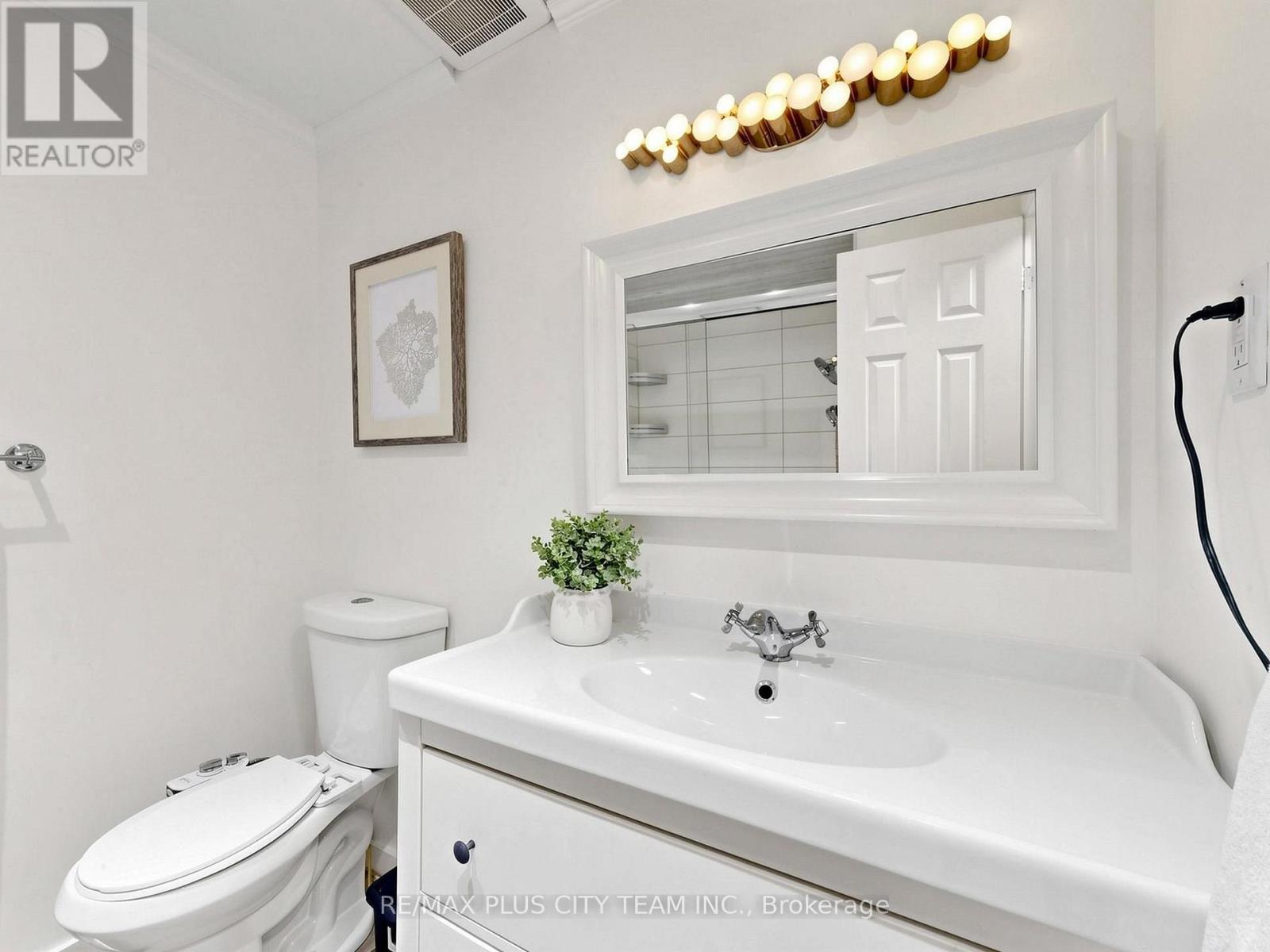 60 Tangle Briar Way, Toronto, ON - Indoor Photo Showing Bathroom