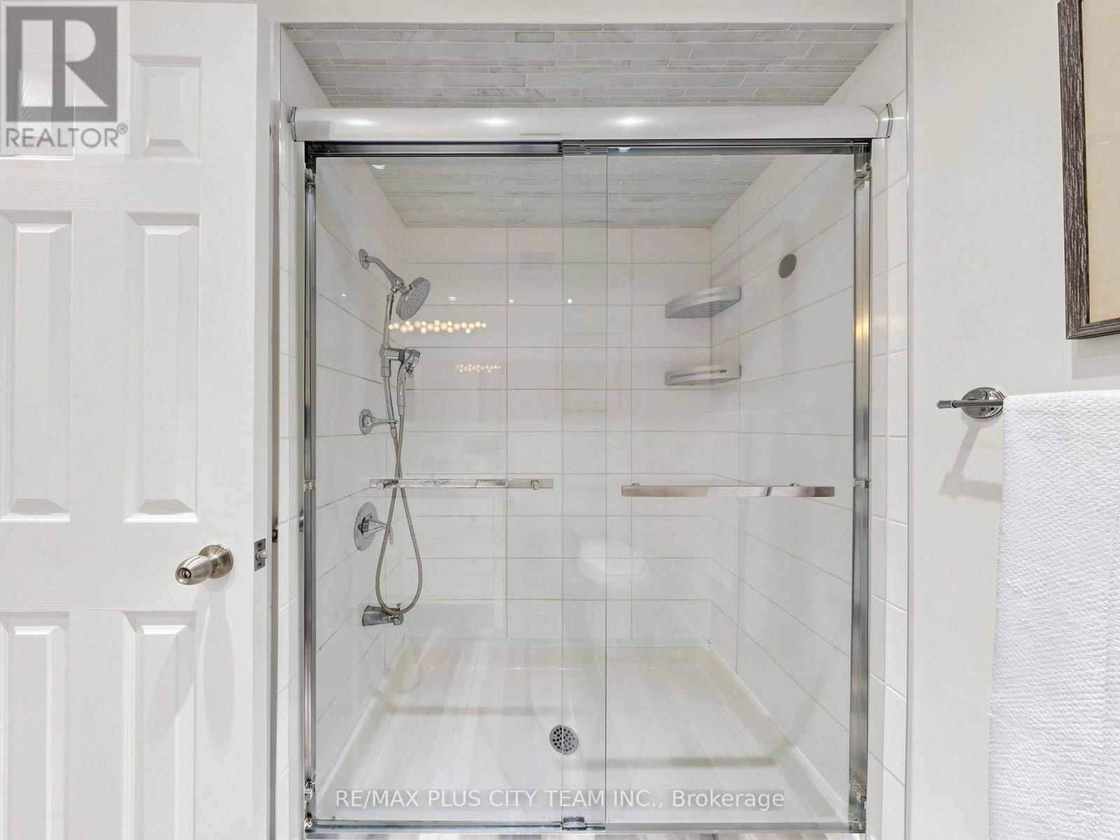 60 Tangle Briar Way, Toronto, ON - Indoor Photo Showing Bathroom