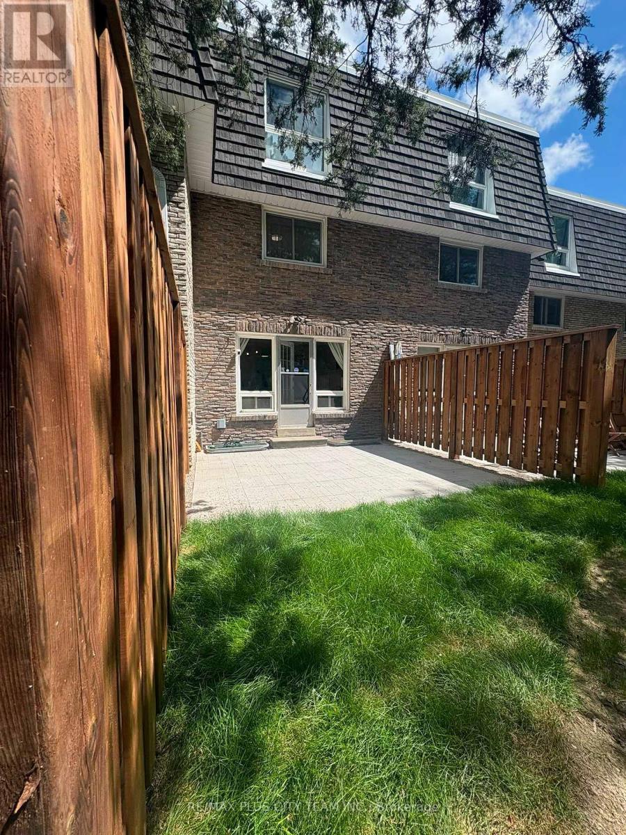 60 Tangle Briar Way, Toronto, ON - Outdoor