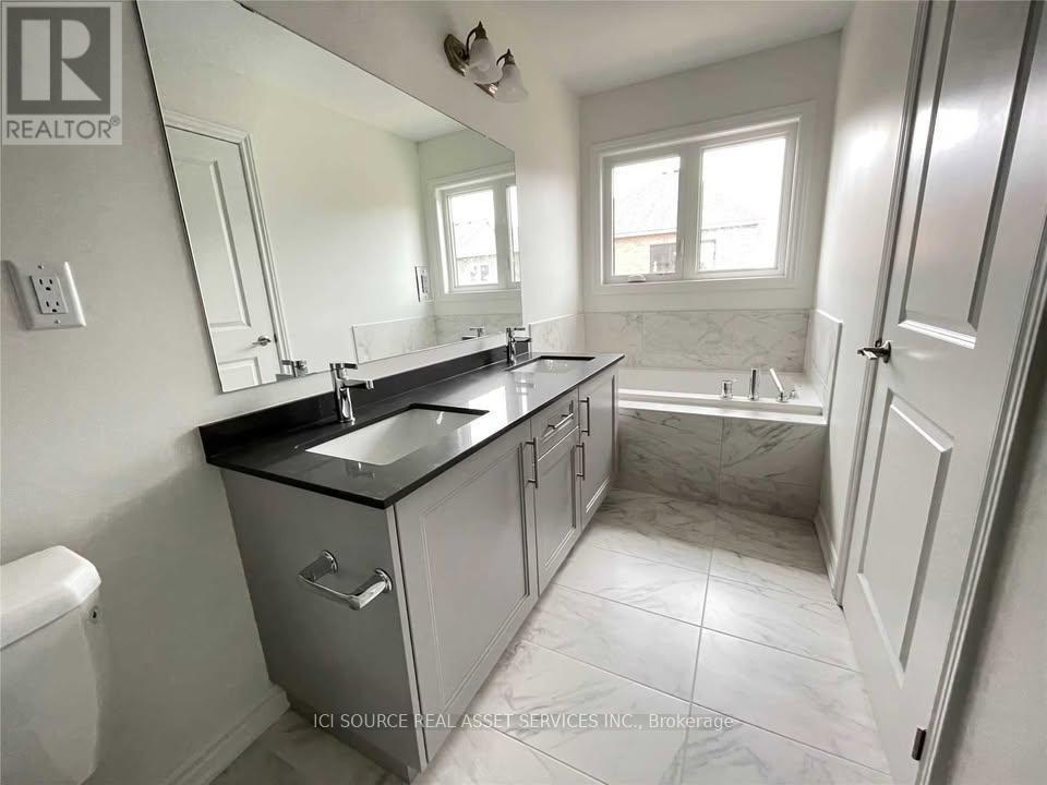 33 Macpherson Street, Whitby, ON