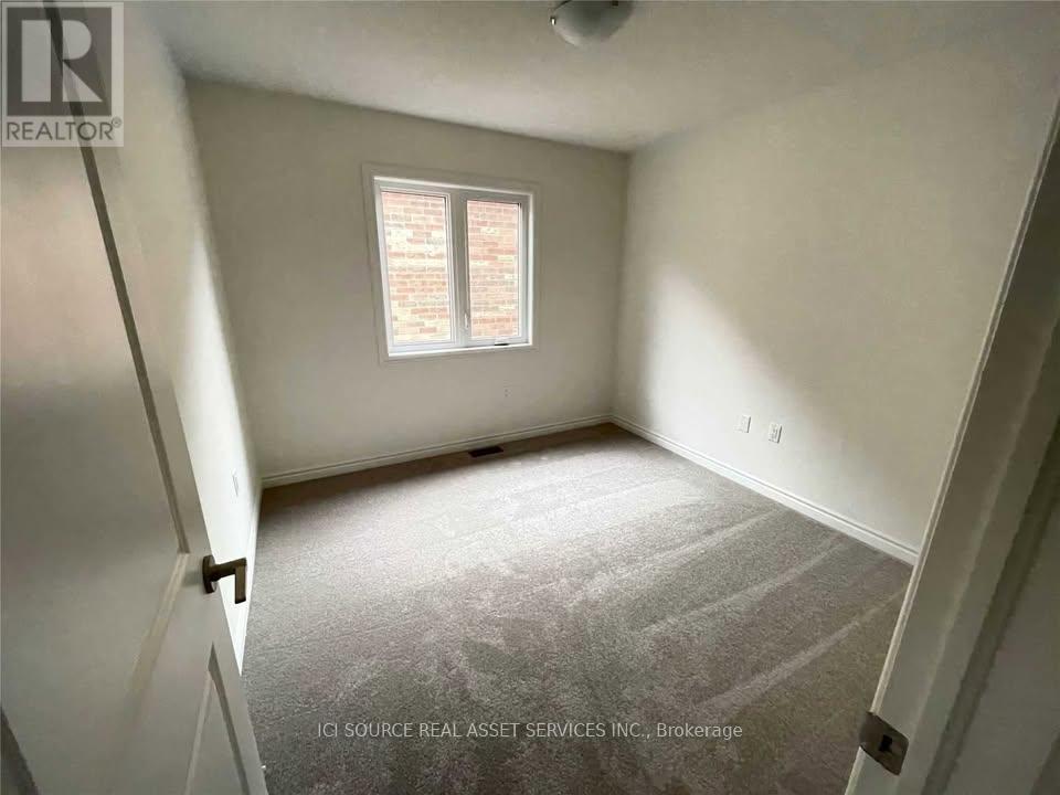 33 Macpherson Street, Whitby, ON