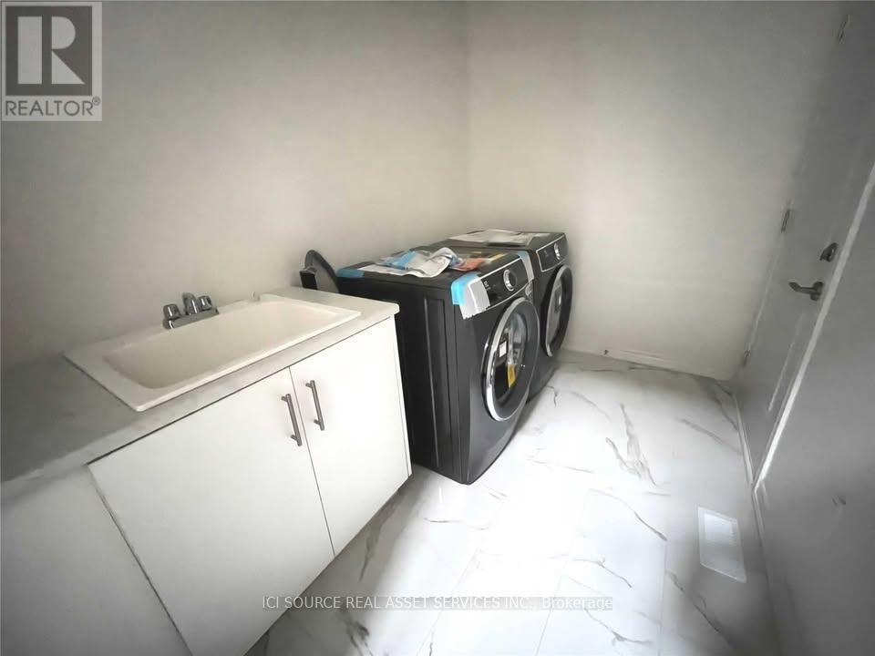 33 Macpherson Street, Whitby, ON