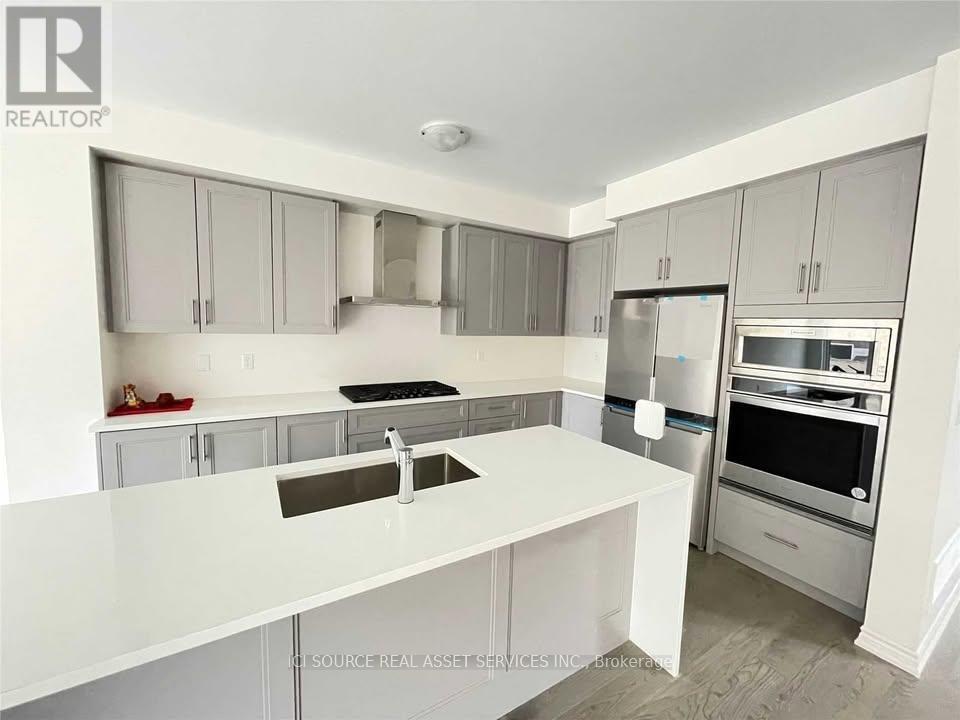 33 Macpherson Street, Whitby, ON