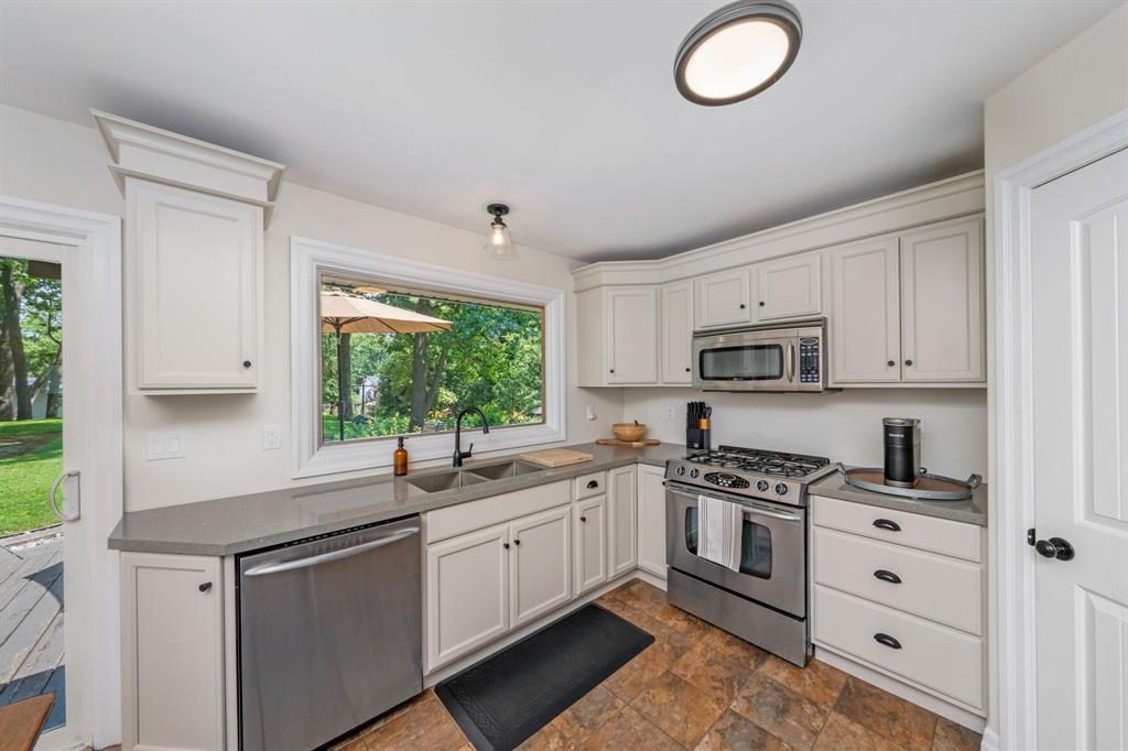 743 Errol Road East, Sarnia, ON