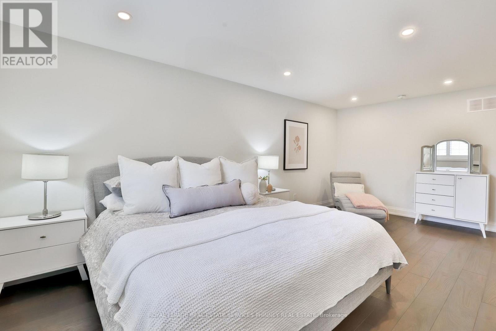 6 Iroquois Avenue, Mississauga, ON