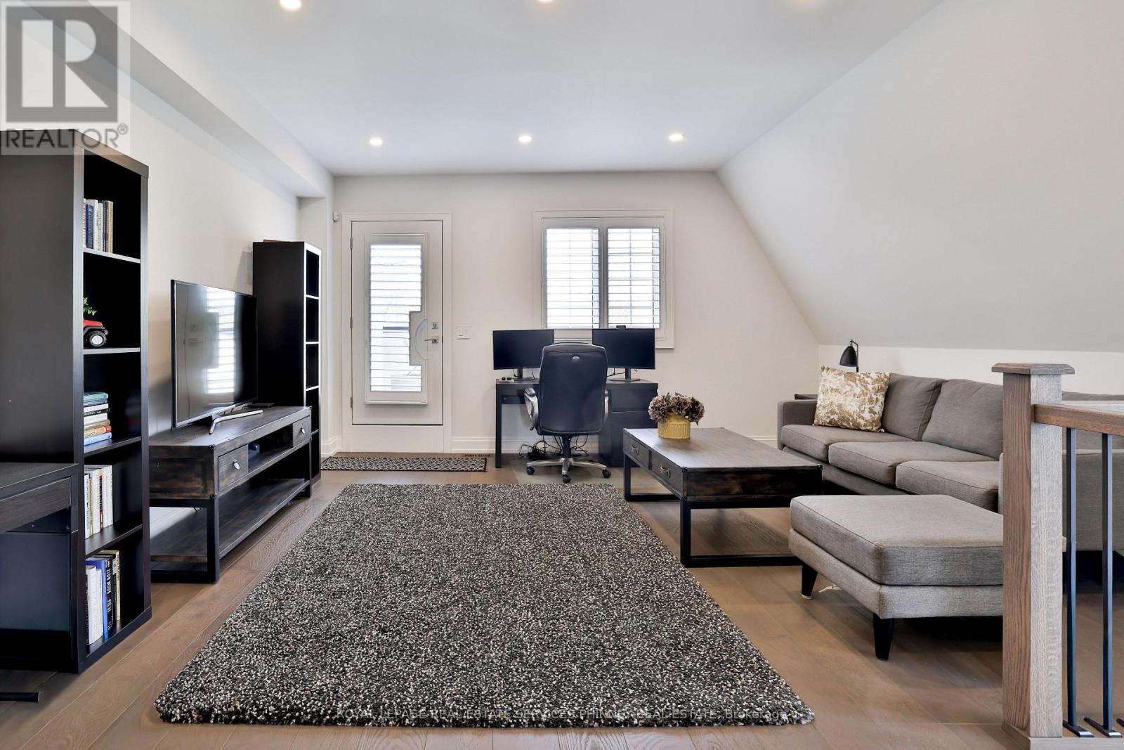 6 Iroquois Avenue, Mississauga, ON