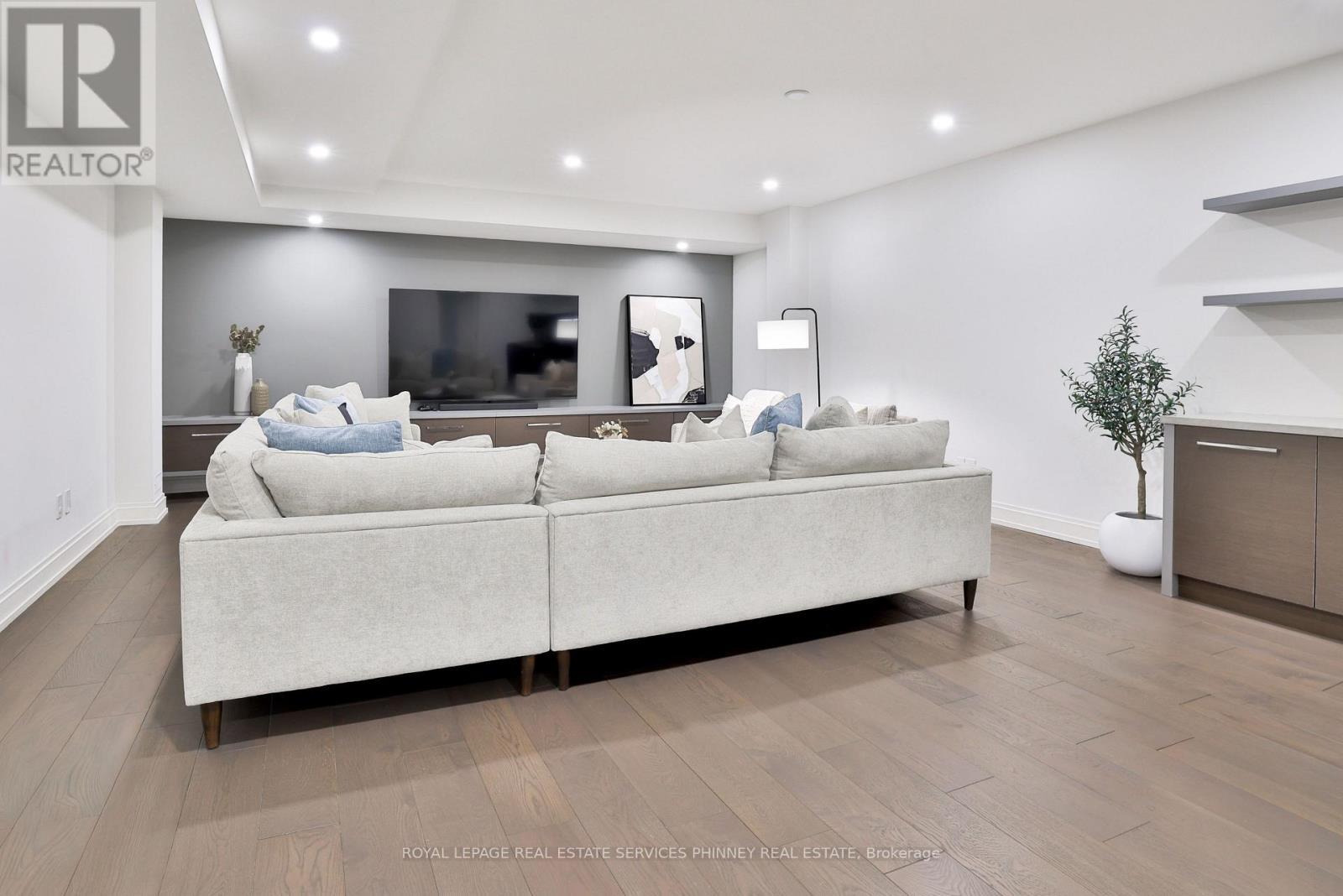 6 Iroquois Avenue, Mississauga, ON
