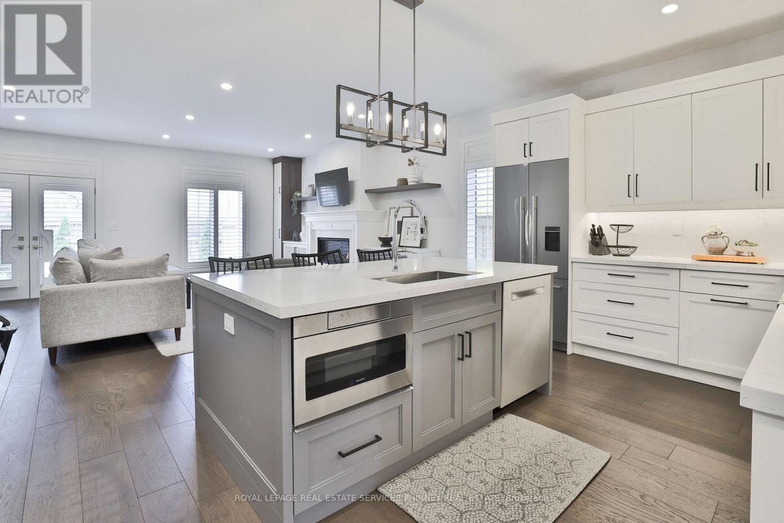 6 Iroquois Avenue, Mississauga, ON