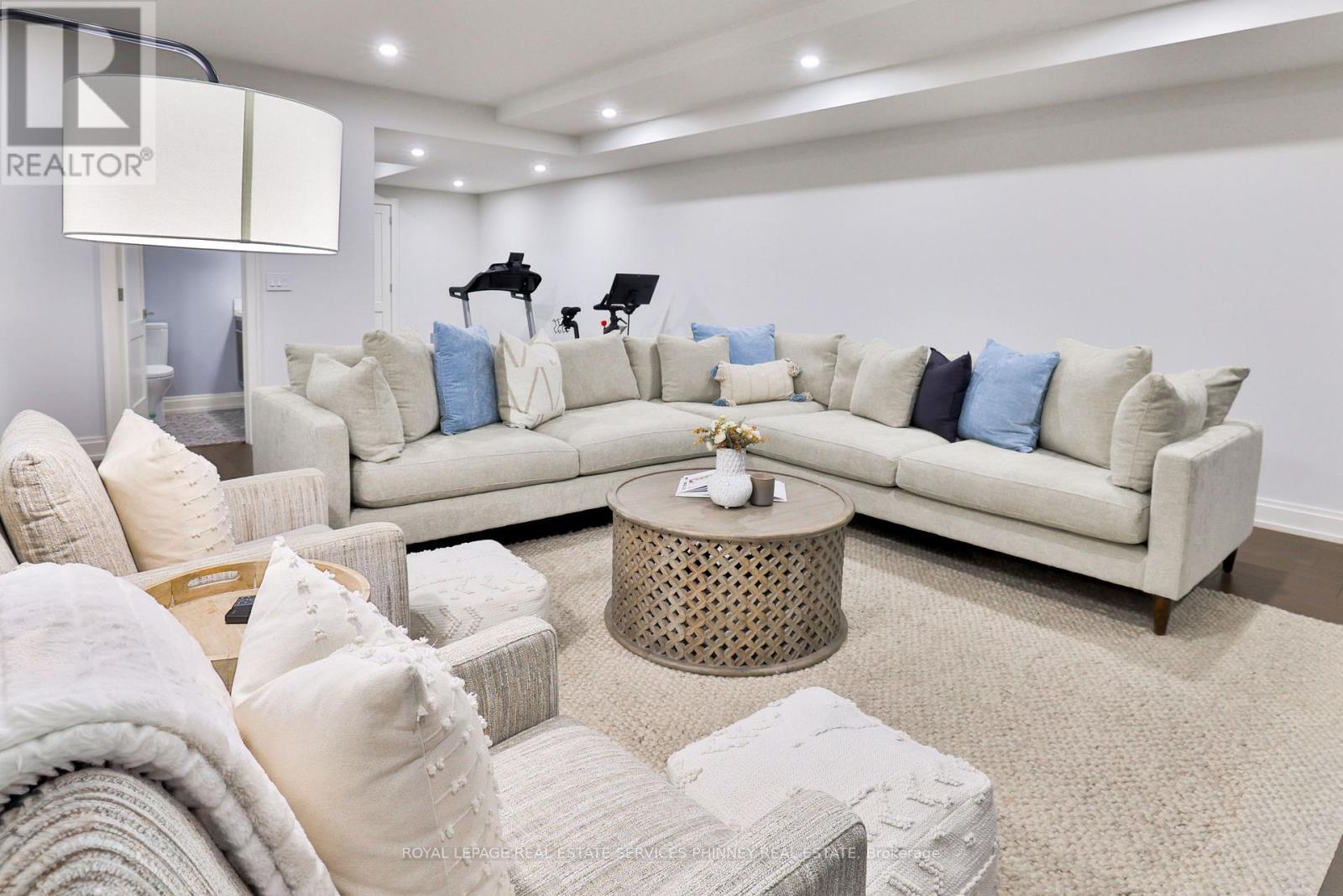 6 Iroquois Avenue, Mississauga, ON