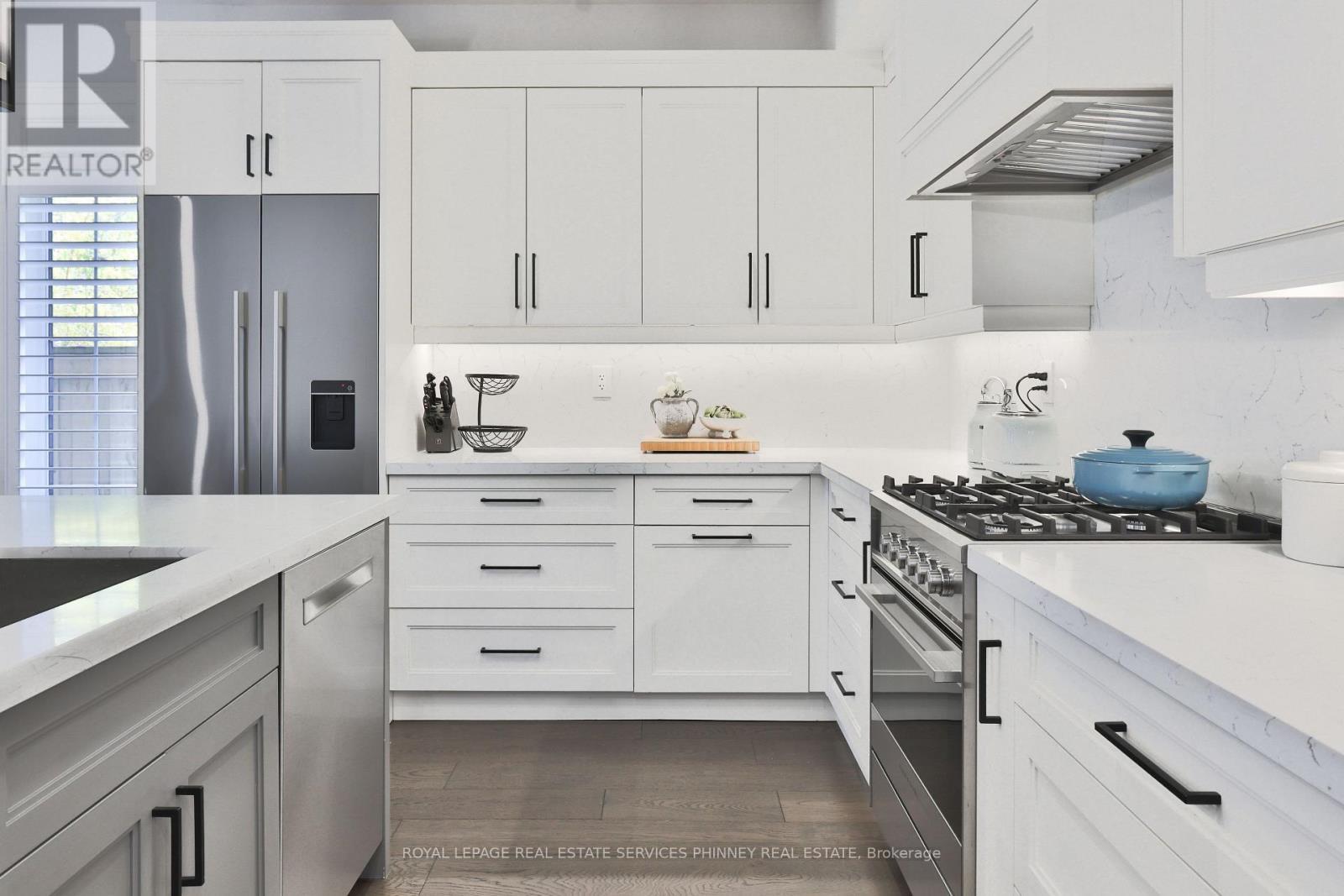 6 Iroquois Avenue, Mississauga, ON