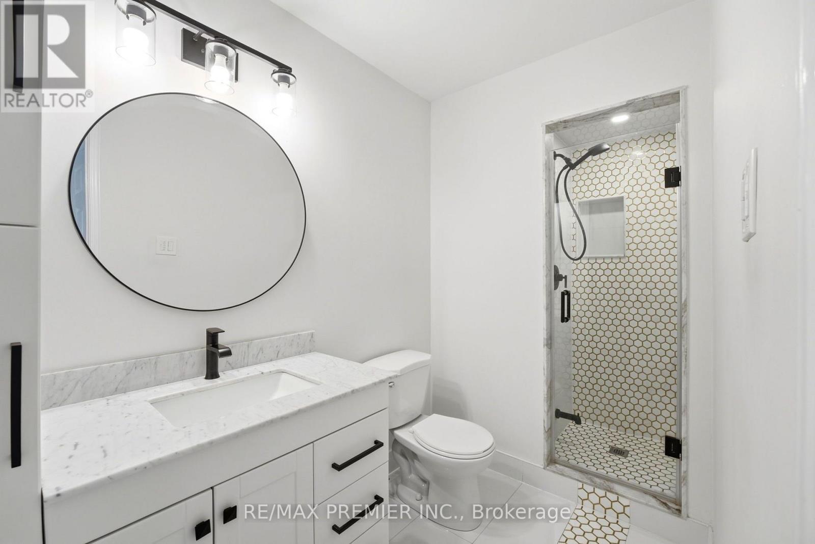 Ground & Lower - 21 Avon Crescent, Vaughan, ON - Indoor