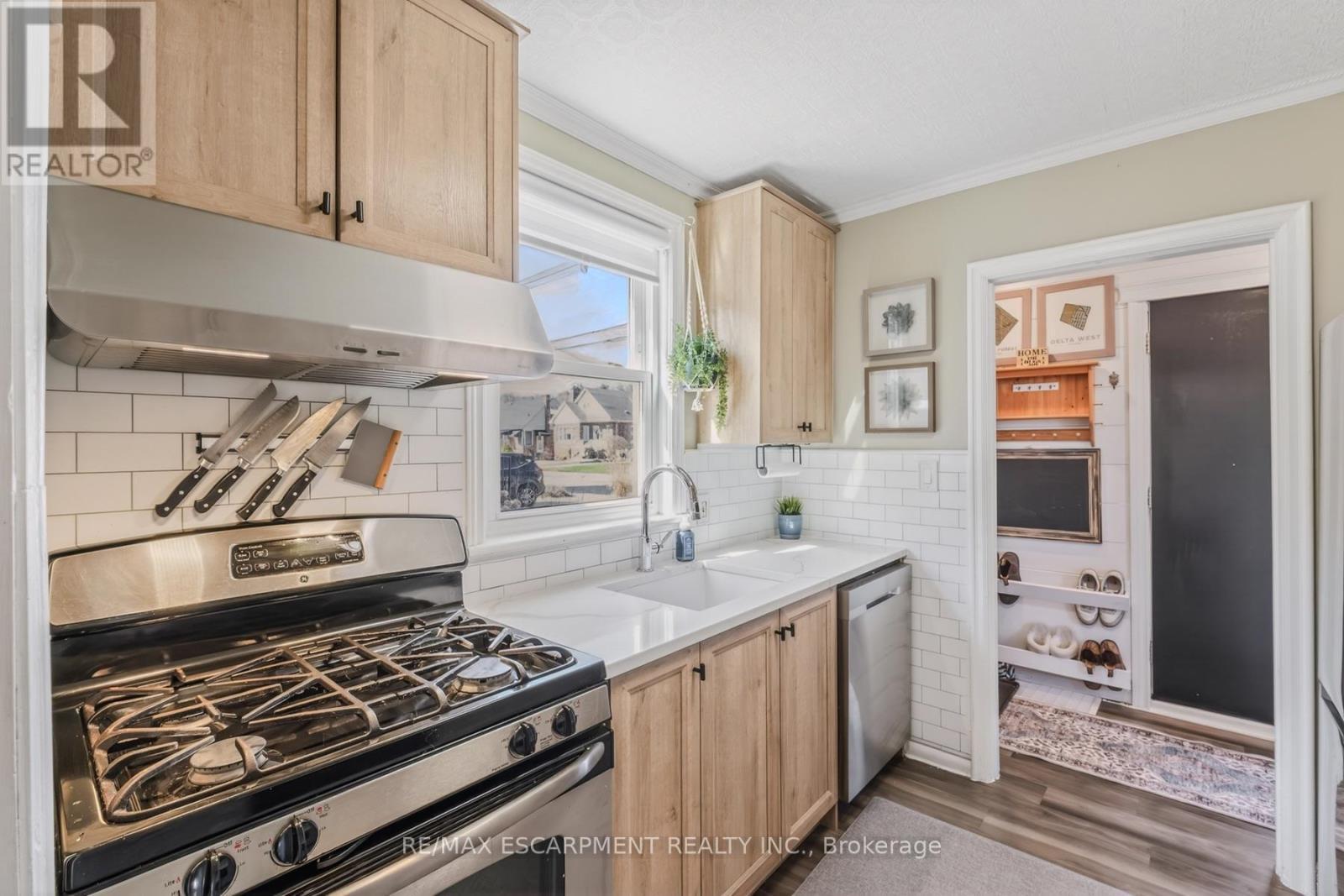43 Woodbridge Road, Hamilton, ON