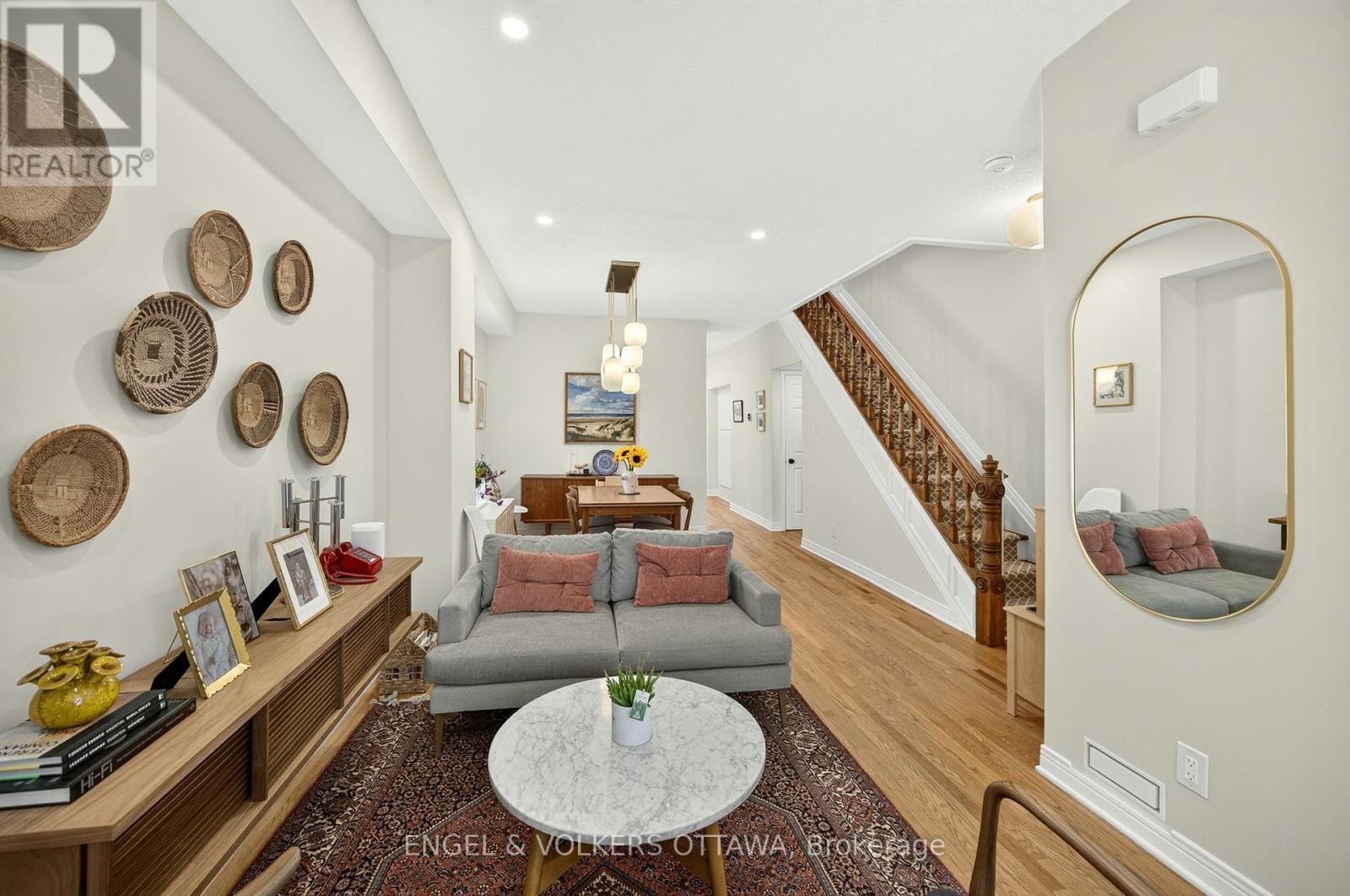 68 Upper Lorne Place, Ottawa, ON