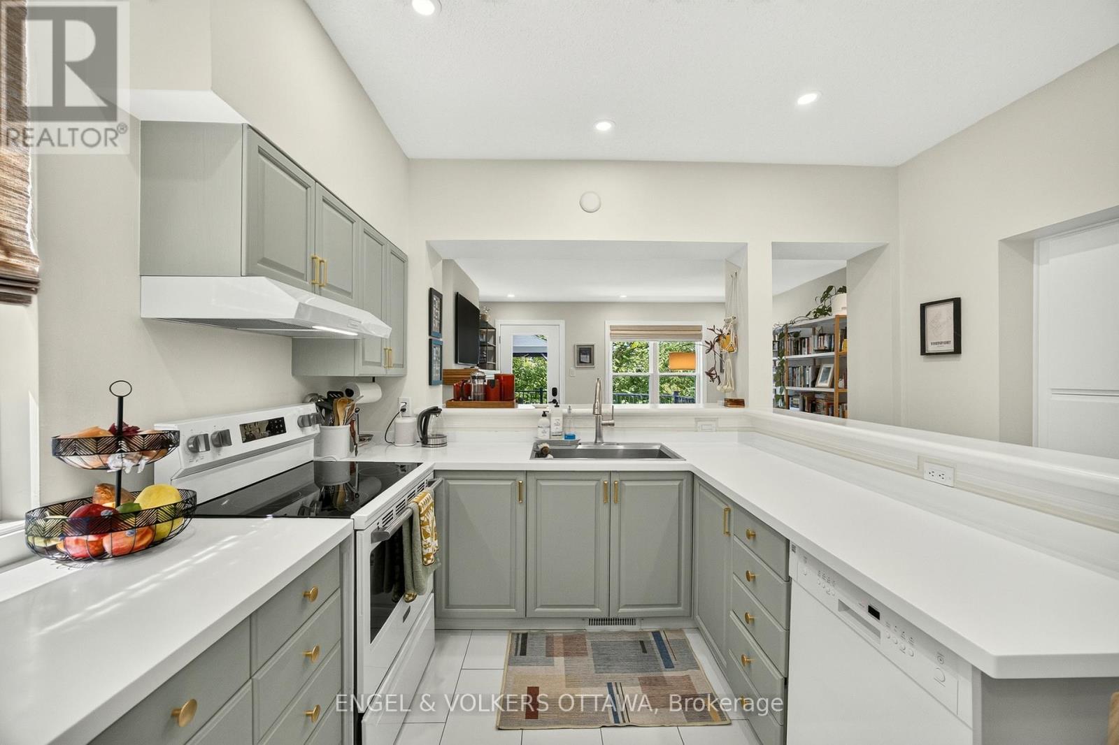 68 Upper Lorne Place, Ottawa, ON