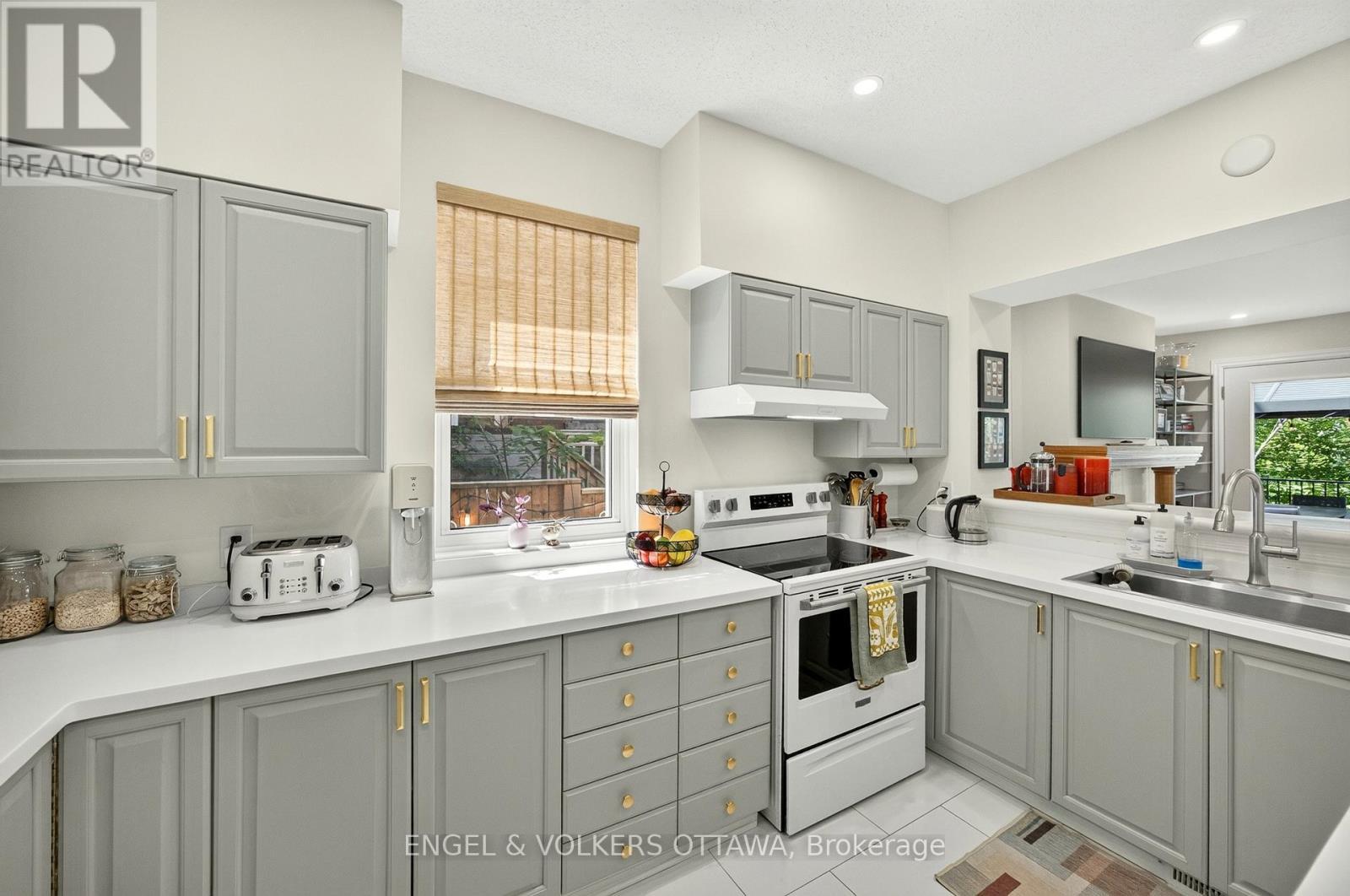 68 Upper Lorne Place, Ottawa, ON